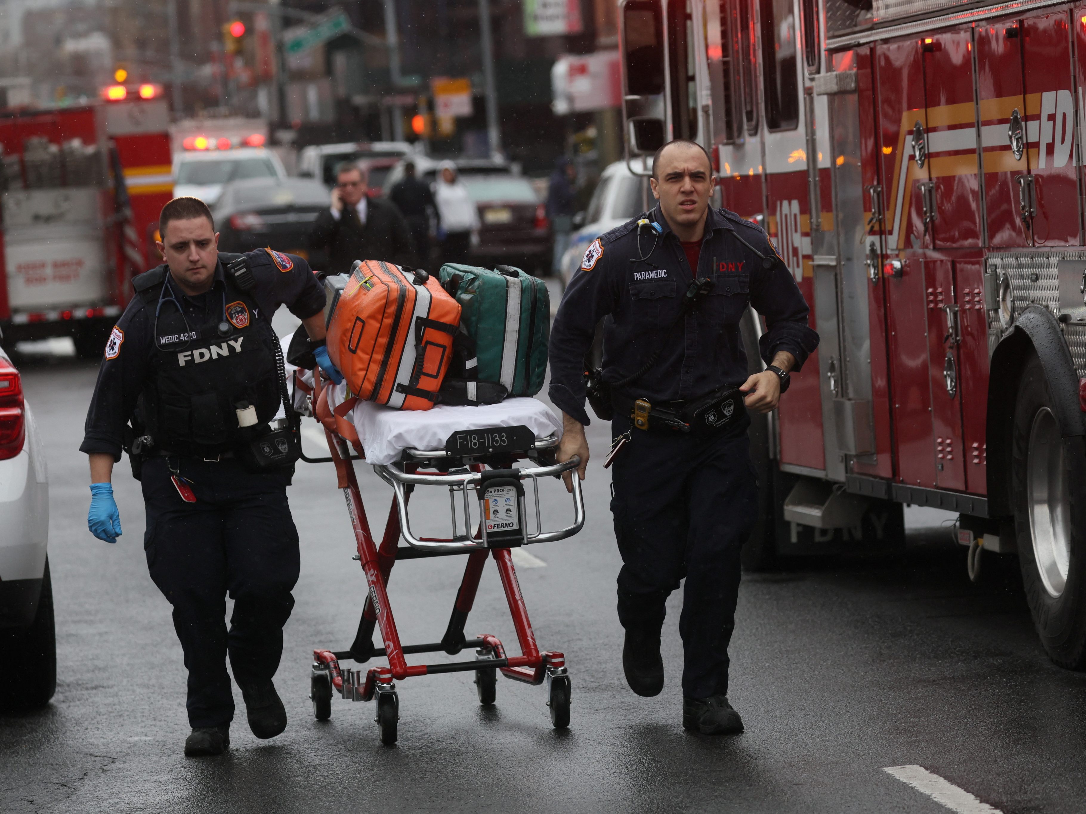 Schüsse in New Yorker U-Bahn-Station - mehrere Verletzte.