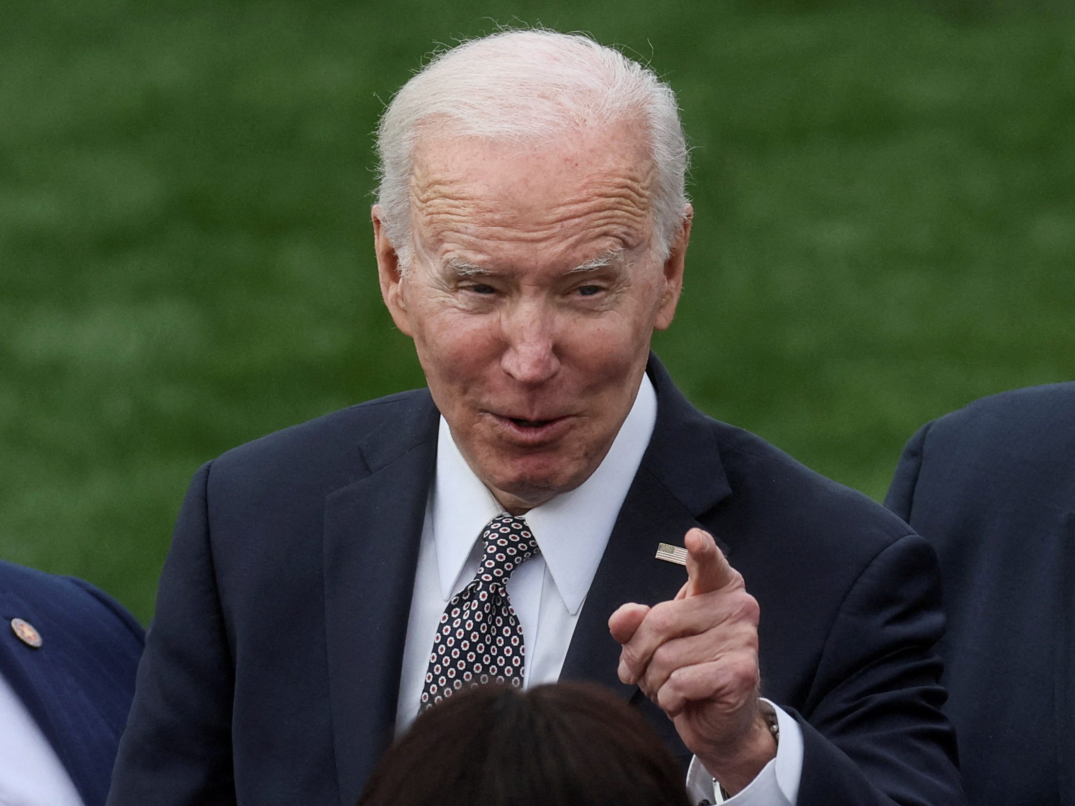 US-Präsident Joe Biden beriet sich am Dienstag mit seinen Verbündeten zum weiteren Vorgehen im Ukraine-Krieg. US-Präsident Joe Biden beriet sich am Dienstag mit seinen Verbündeten zum weiteren Vorgehen im Ukraine-Krieg.