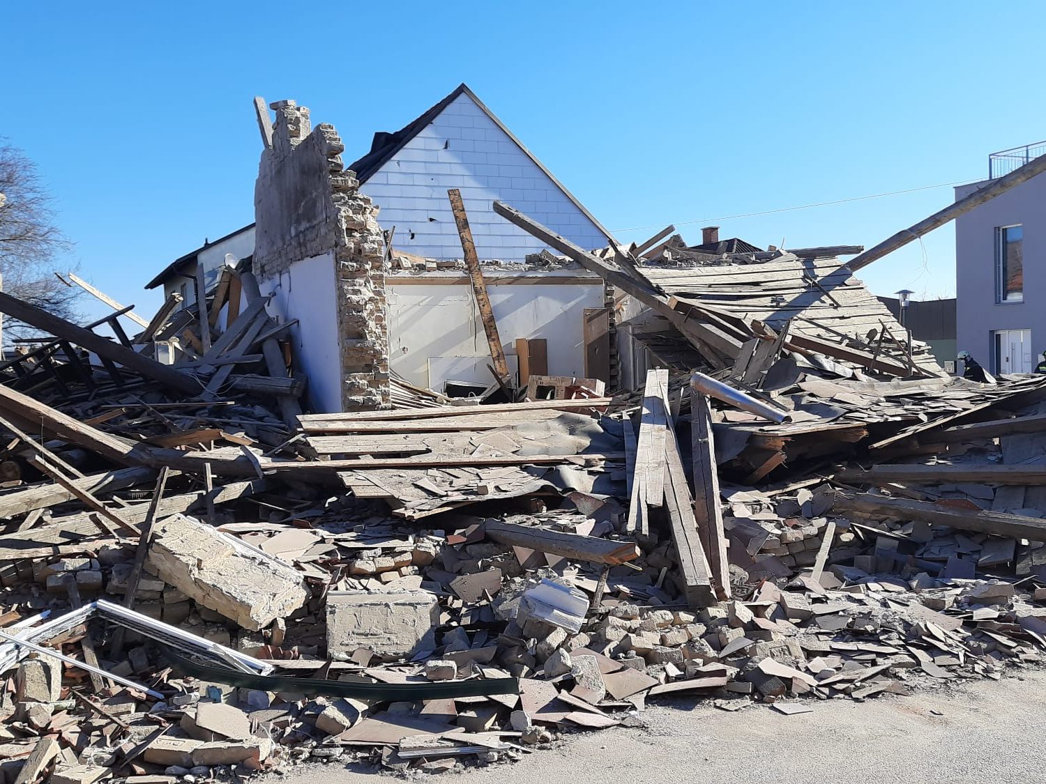 Nach Explosion: Baggerfahrer sowie verantwortlicher Polier werden als Beschuldigte geführt.