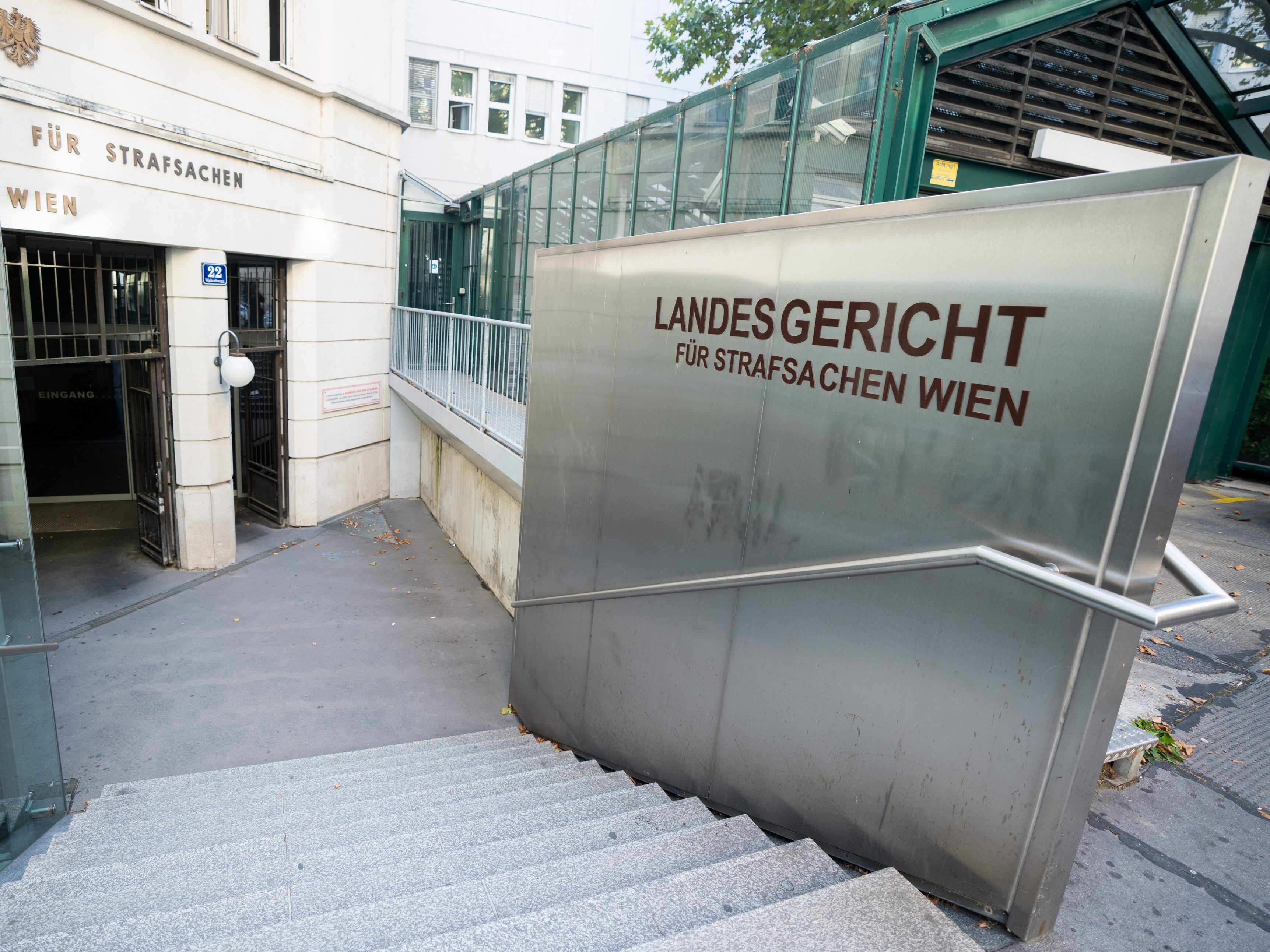Ein 56-Jähriger wurde vom Landesgericht Wien in eine Anstalt für geistig abnorme Rechtsbrecher eingewiesen. Ein 56-Jähriger wurde vom Landesgericht Wien in eine Anstalt für geistig abnorme Rechtsbrecher eingewiesen.