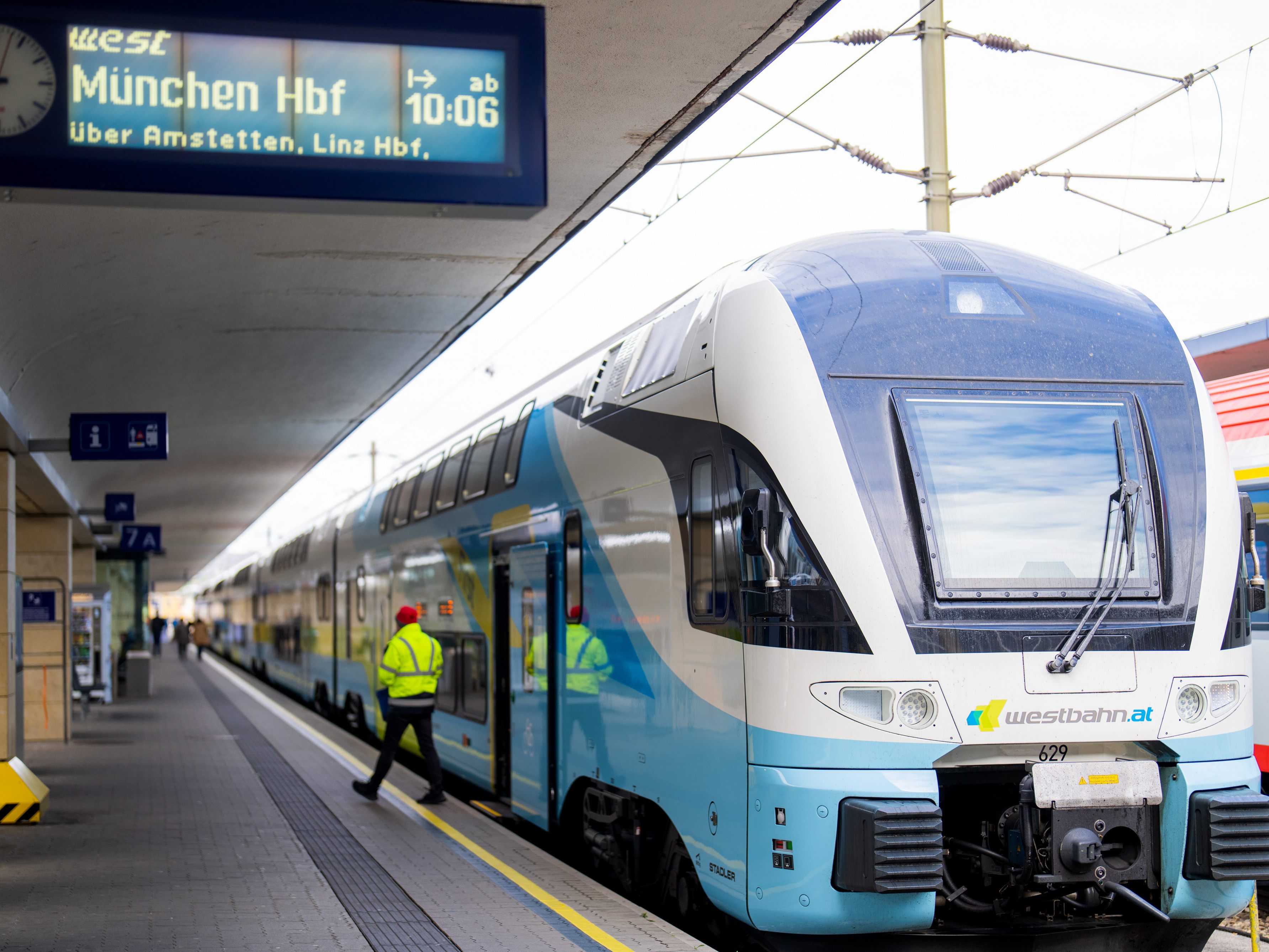 Am Freitag geht es mit bis zu vier Westbahn-Direktverbindungen zwischen Wien Westbahnhof und München Hauptbahnhof los. Am Freitag geht es mit bis zu vier Westbahn-Direktverbindungen zwischen Wien Westbahnhof und München Hauptbahnhof los.