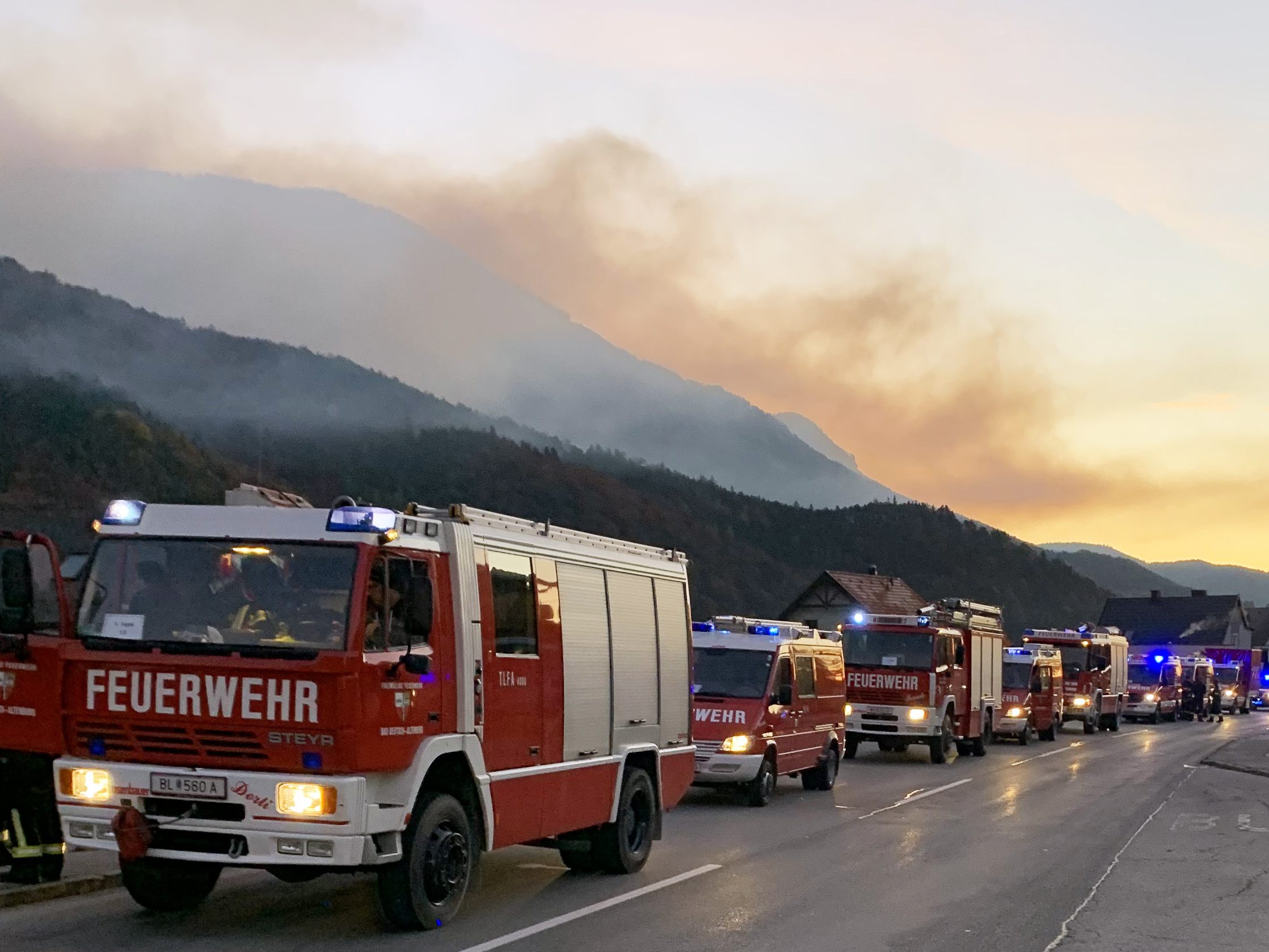 Hinsichtlich der Brandursache wird von einer "fremden Zündquelle" ausgegangen. Hinsichtlich der Brandursache wird von einer "fremden Zündquelle" ausgegangen.