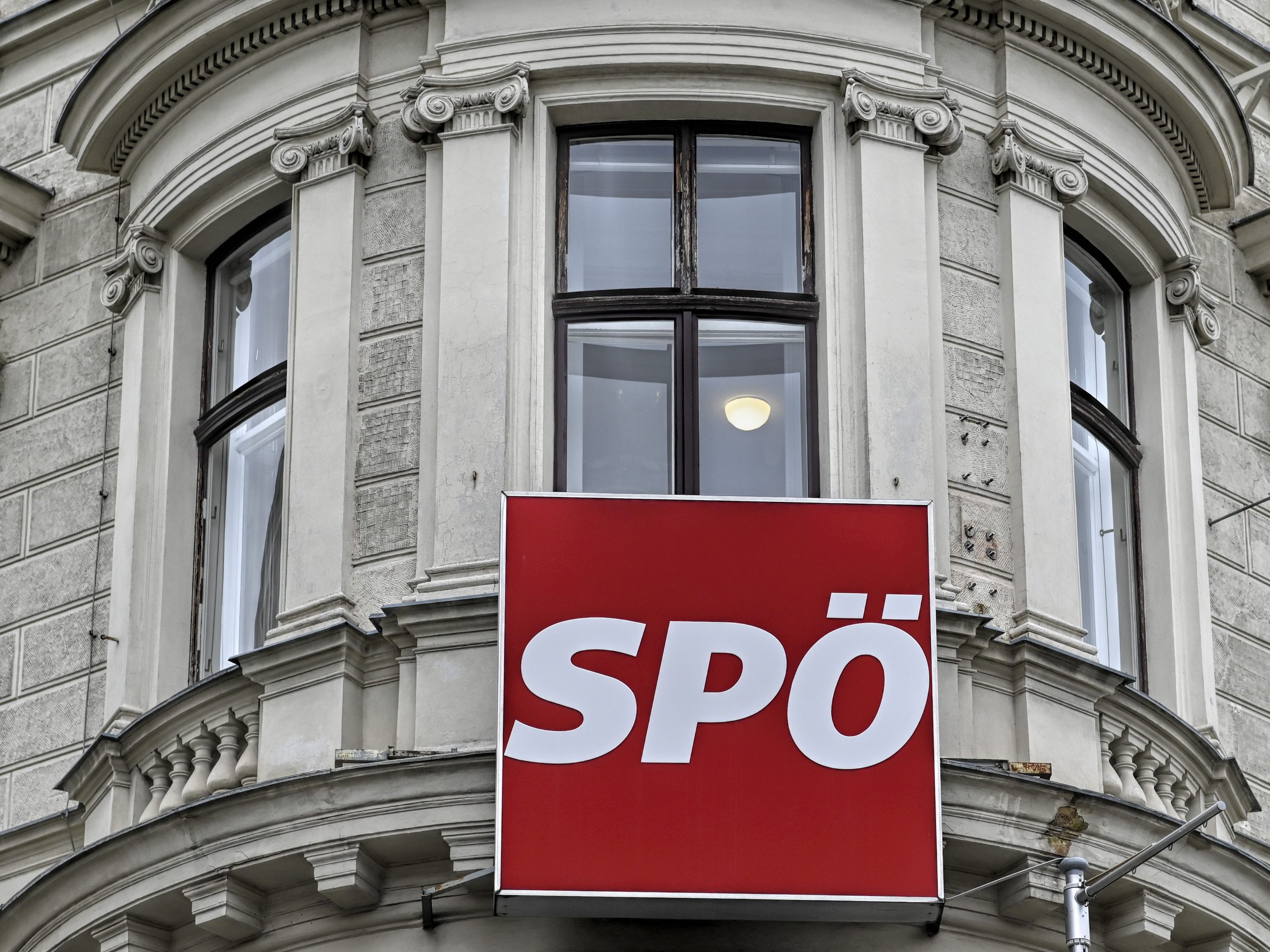 Die SPÖ fordert eine Geld-zurück-Garantie des Finanzministers Die SPÖ fordert eine Geld-zurück-Garantie des Finanzministers