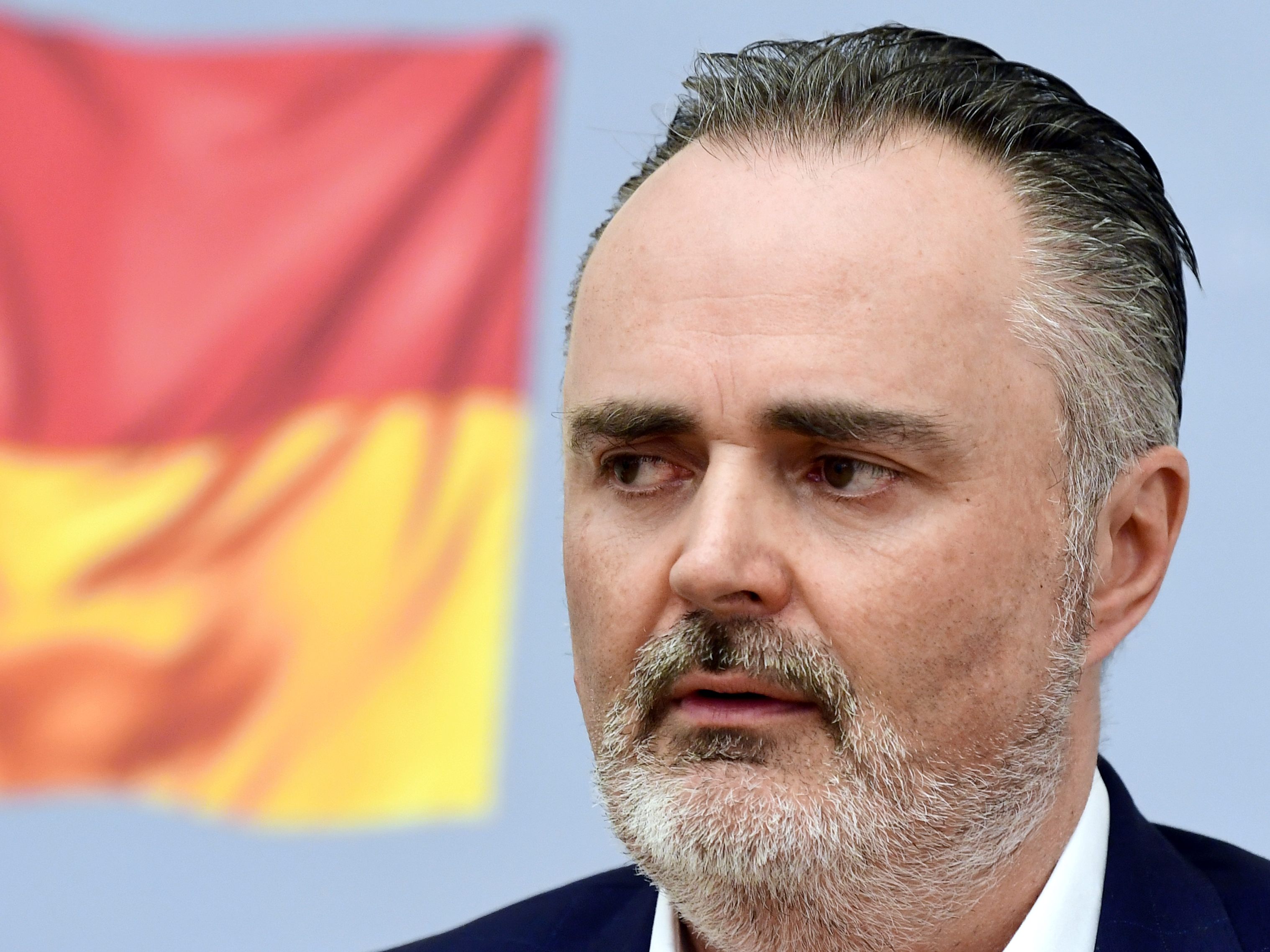 Landeshauptmann Hans Peter Doskozil (SPÖ) ist "nicht erfreut", dass ukrainische Flüchtlinge ins "starre Grundversorgungssystem hereingedrängen" würden. Landeshauptmann Hans Peter Doskozil (SPÖ) ist "nicht erfreut", dass ukrainische Flüchtlinge ins "starre Grundversorgungssystem hereingedrängen" würden.