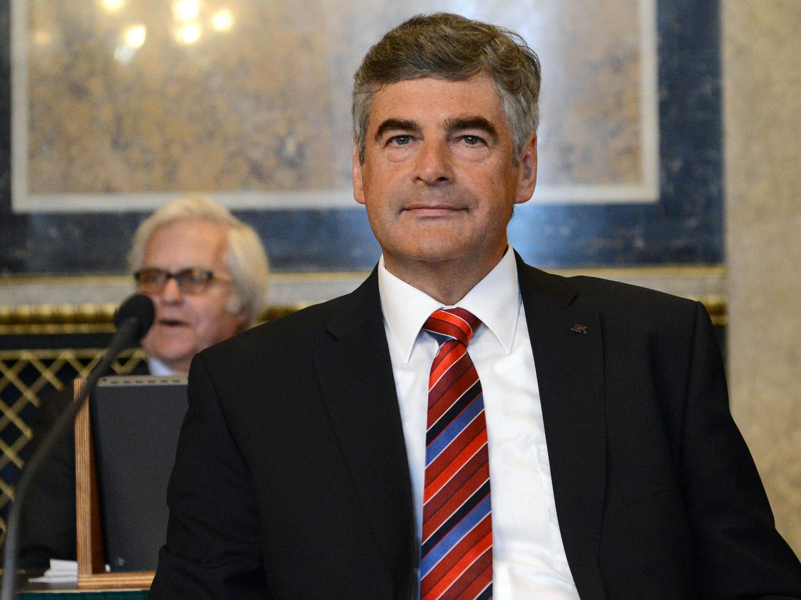 Der Leiter der Taskforce, Brigadier Bernhard Gaber, denkt, dass die Corona-Schutzmaßnahmen Sozialleistungsbetrug vereinfacht haben. Der Leiter der Taskforce, Brigadier Bernhard Gaber, denkt, dass die Corona-Schutzmaßnahmen Sozialleistungsbetrug vereinfacht haben.