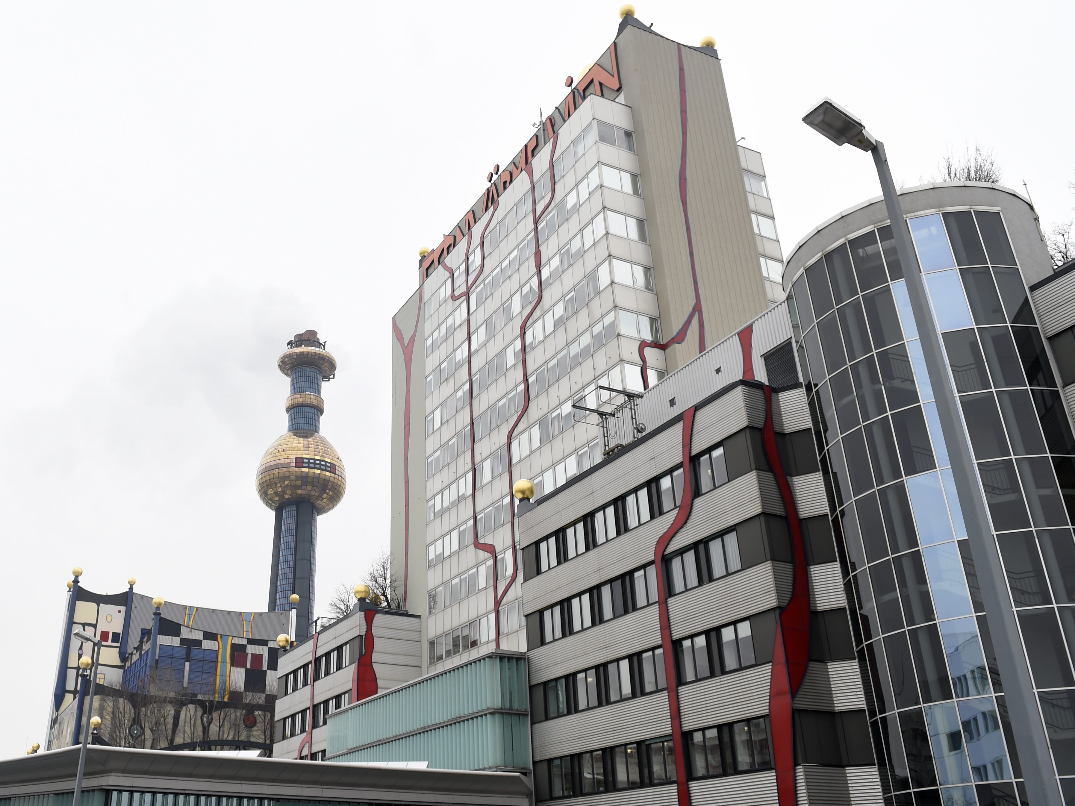 Die Müllverbrennungsanlage Spittelau sowie der Sitz der Fernwärme Wien.