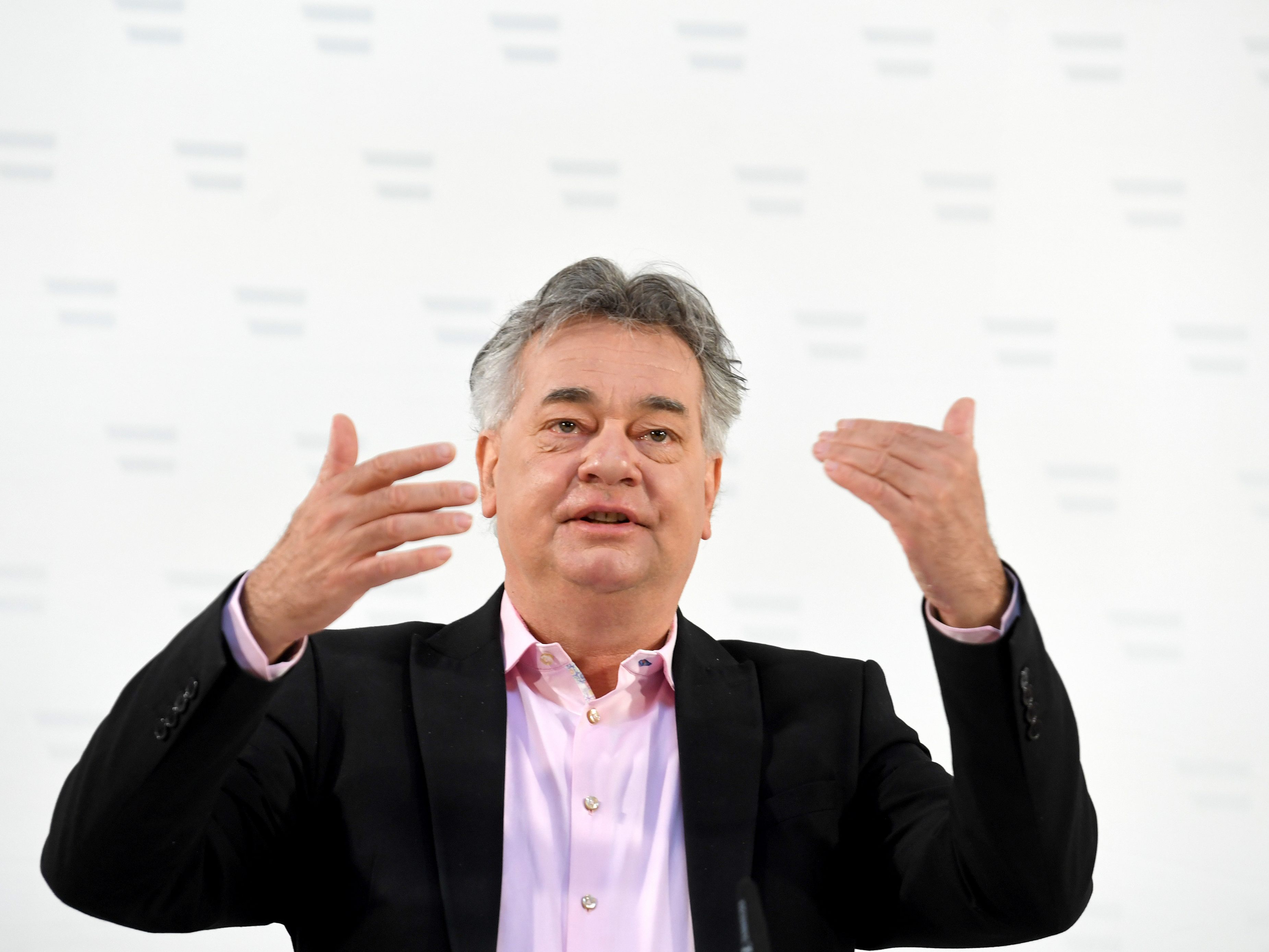 Koglers Wiederwahl als Grünen-Bundessprecher findet ohne Gegenkandidaten statt. Koglers Wiederwahl als Grünen-Bundessprecher findet ohne Gegenkandidaten statt.