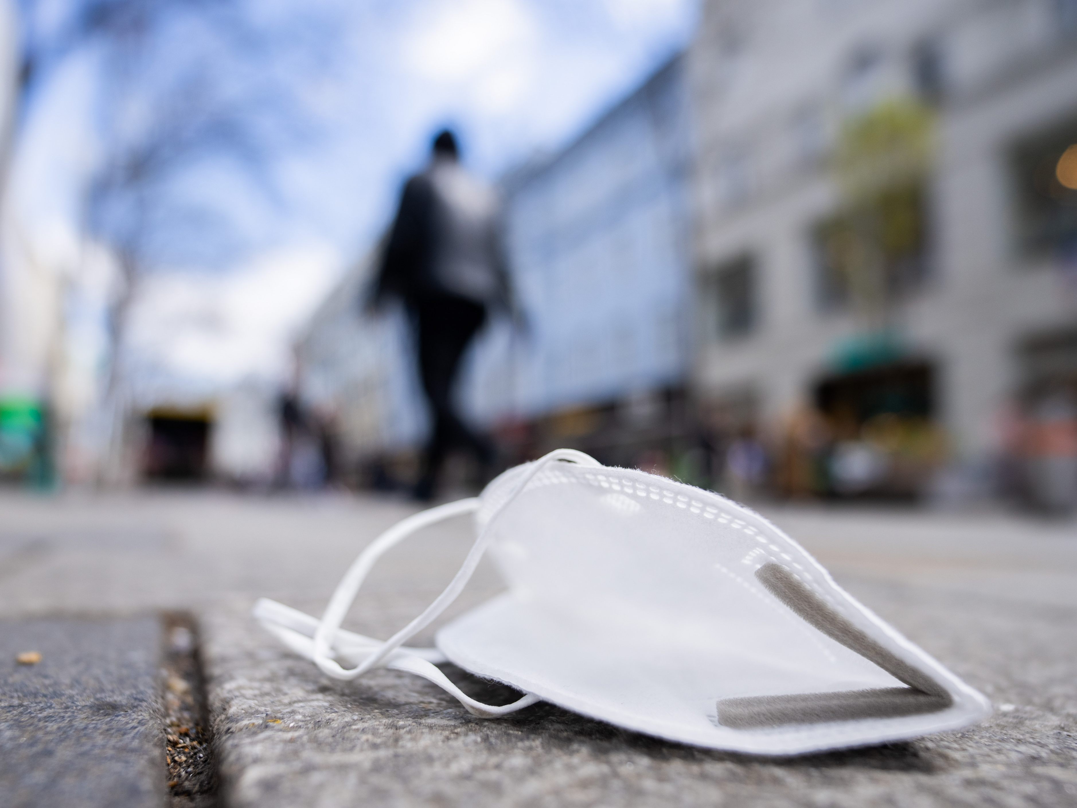 Wie geht es mit der Maske im lebensnotwendigen Handel weiter?