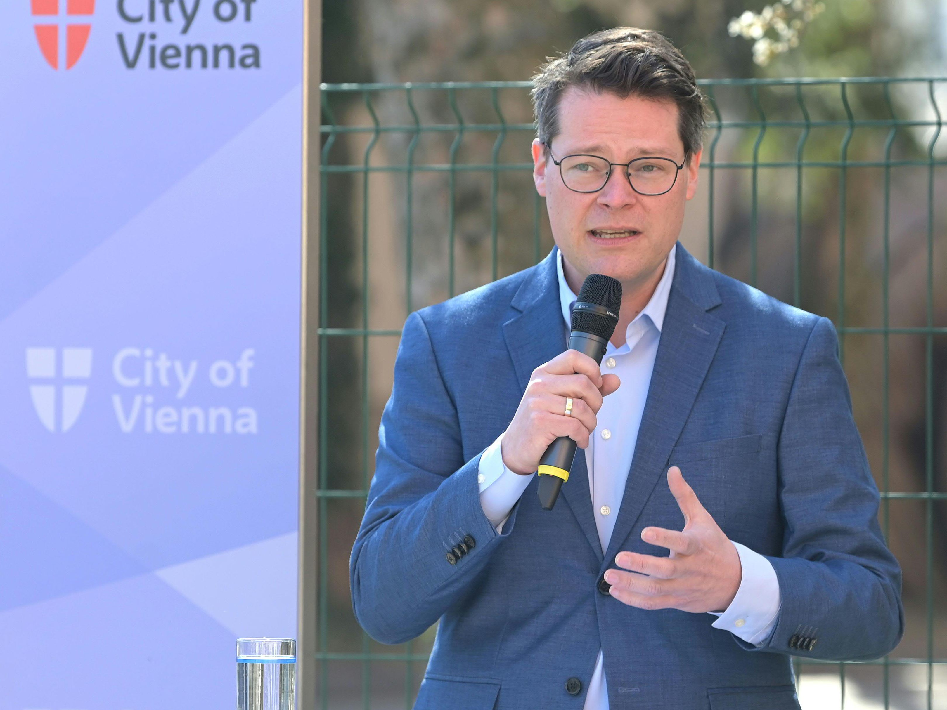 Umweltstadtrat Jürgen Czernohorszky (SPÖ) fordert: "Der Leistungsdruck muss aus der Bildung rausgenommen werden". Umweltstadtrat Jürgen Czernohorszky (SPÖ) fordert: "Der Leistungsdruck muss aus der Bildung rausgenommen werden".