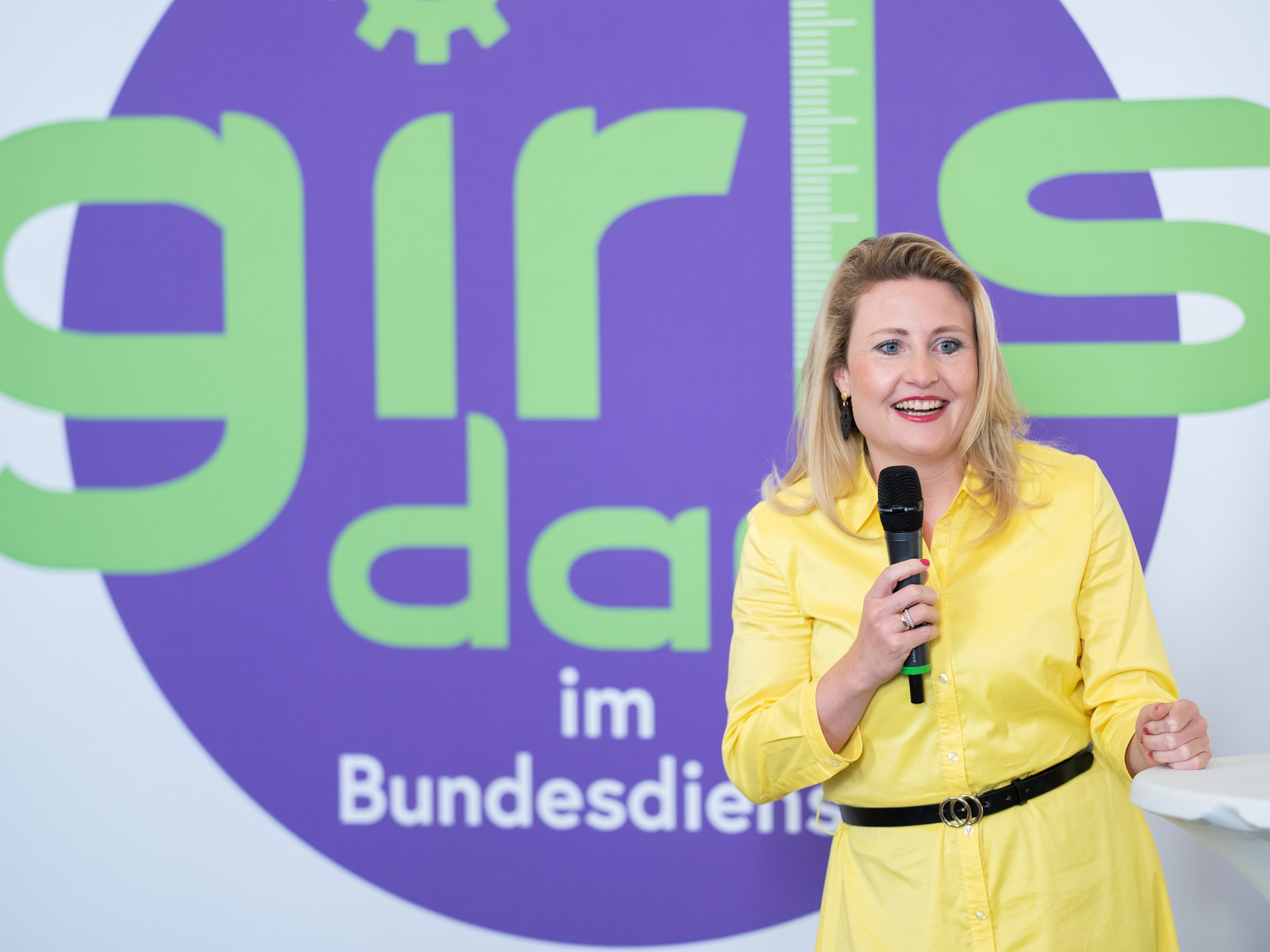 Beim Girls' Day im Bundeskanzleramt in Wien gibt es einen Fokus auf Robotik.