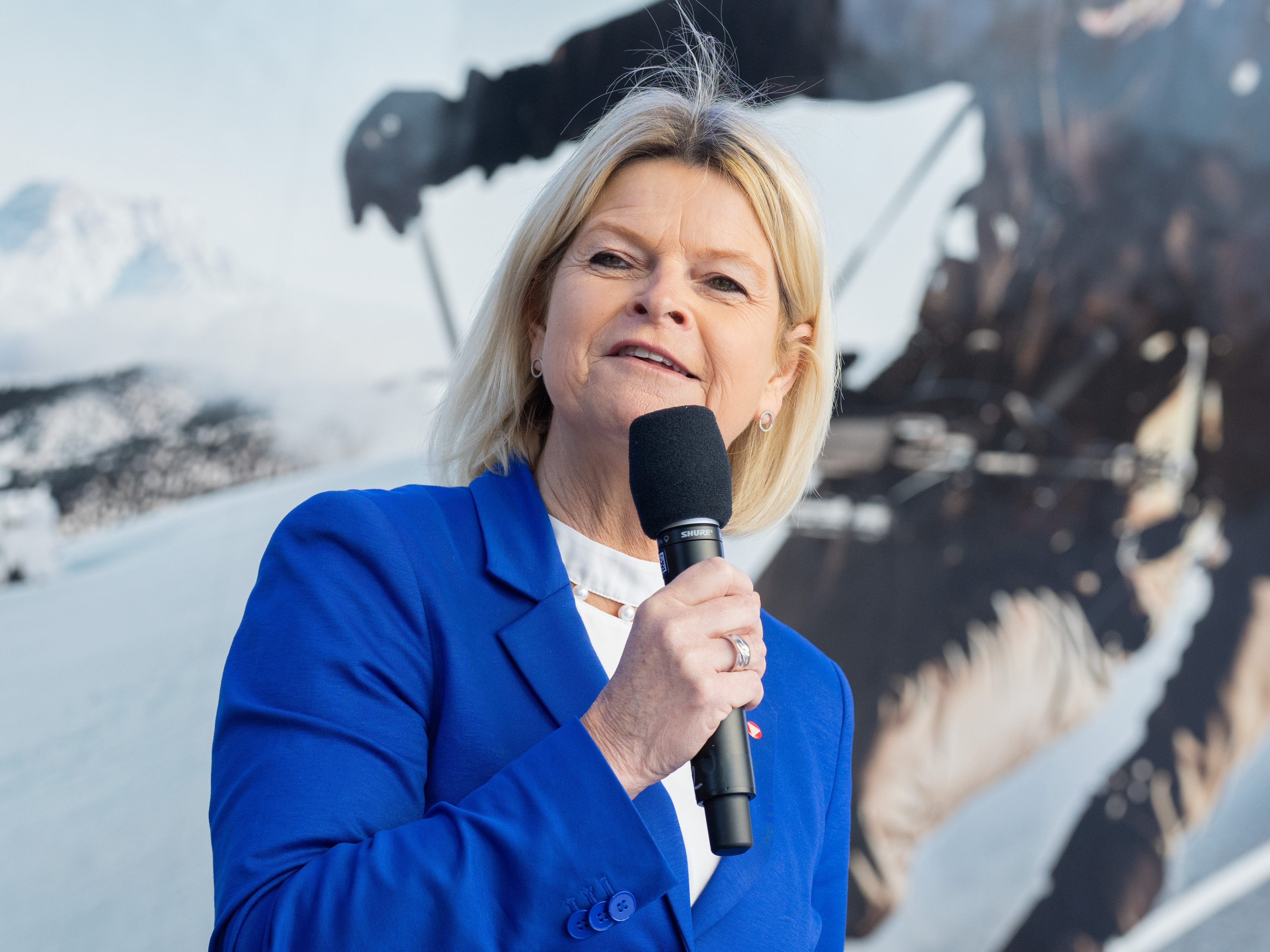 Verkauf an Indonesien laut Verteidigungsministerin noch nicht vom Tisch. Verkauf an Indonesien laut Verteidigungsministerin noch nicht vom Tisch.
