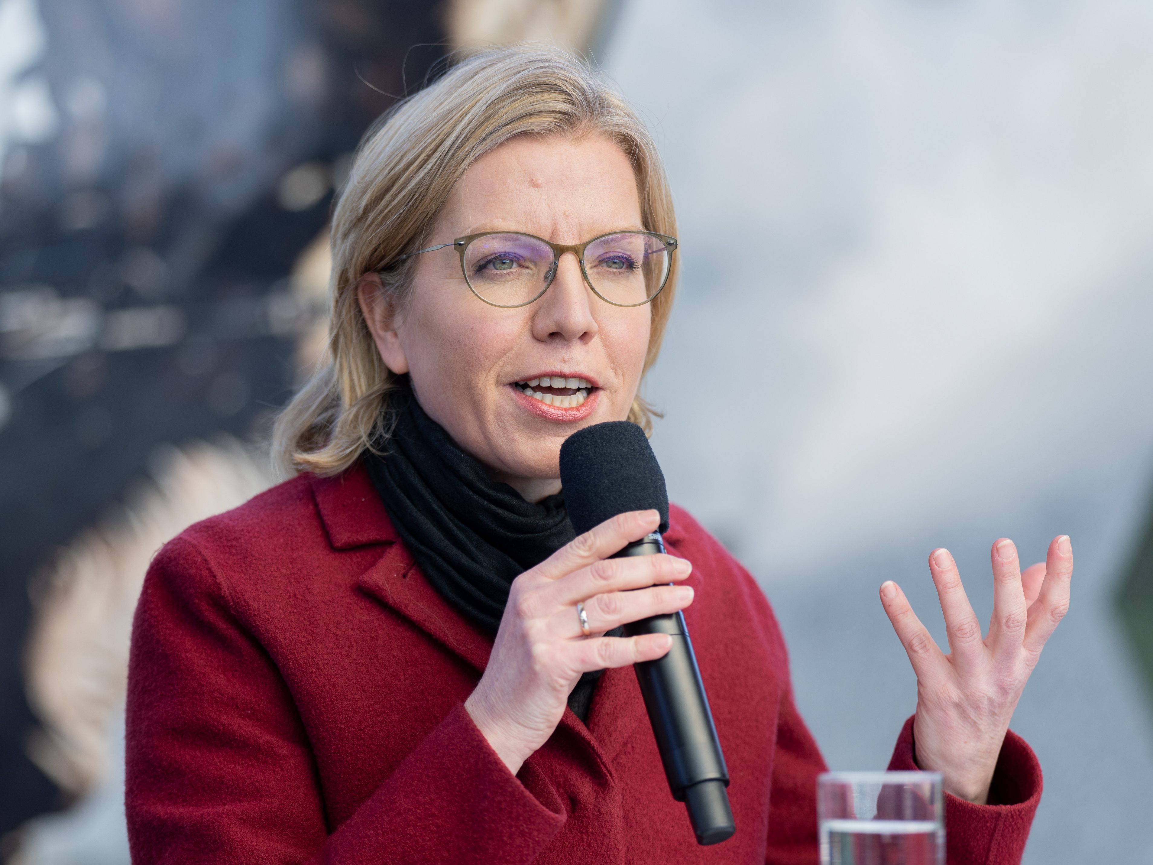 Am Montag findet ab 9:30 Uhr eine Pressekonferenz zum 13. Österreichsichen Radgipfel statt. Dabei spricht auch Umweltministerin Leonore Gewessler (Grüne).