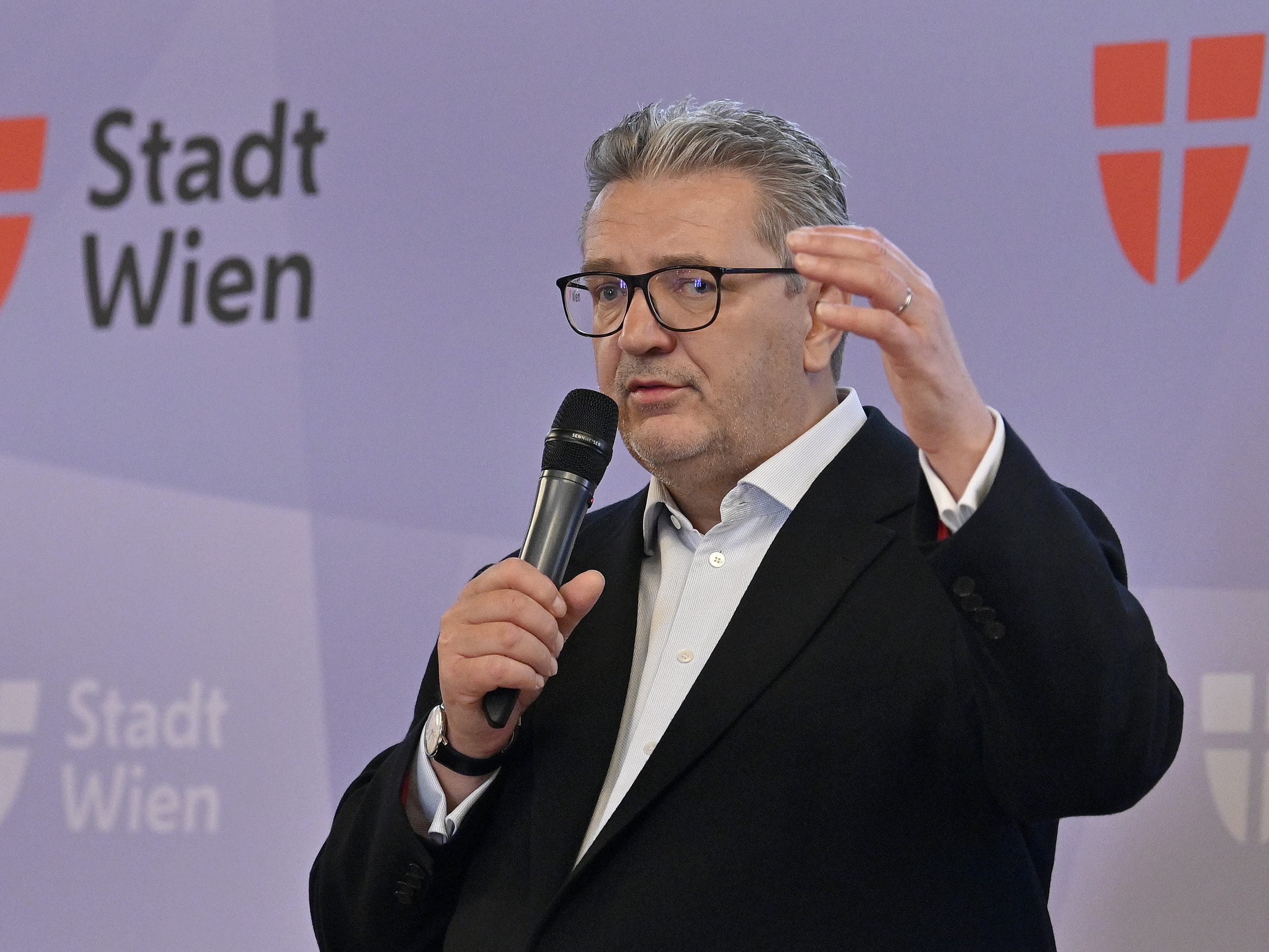 Hacker ist für eine Bindung von Ärzten an Spitäler nach ihrer Ausbildung