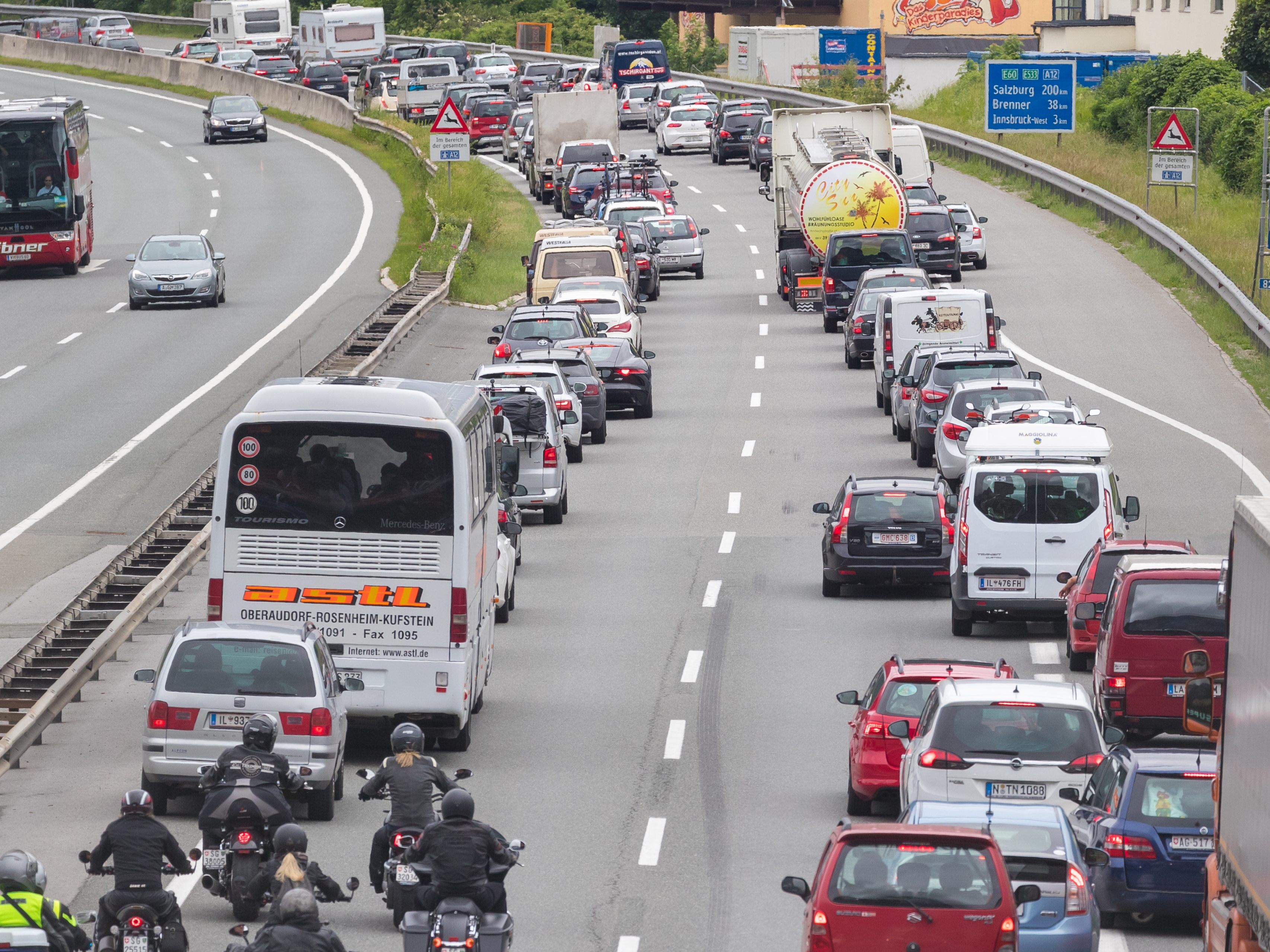 Vier Verkehrstote hat es laut vorläufiger Bilanz am Osterwochenende auf den Straßen in Österreich gegeben