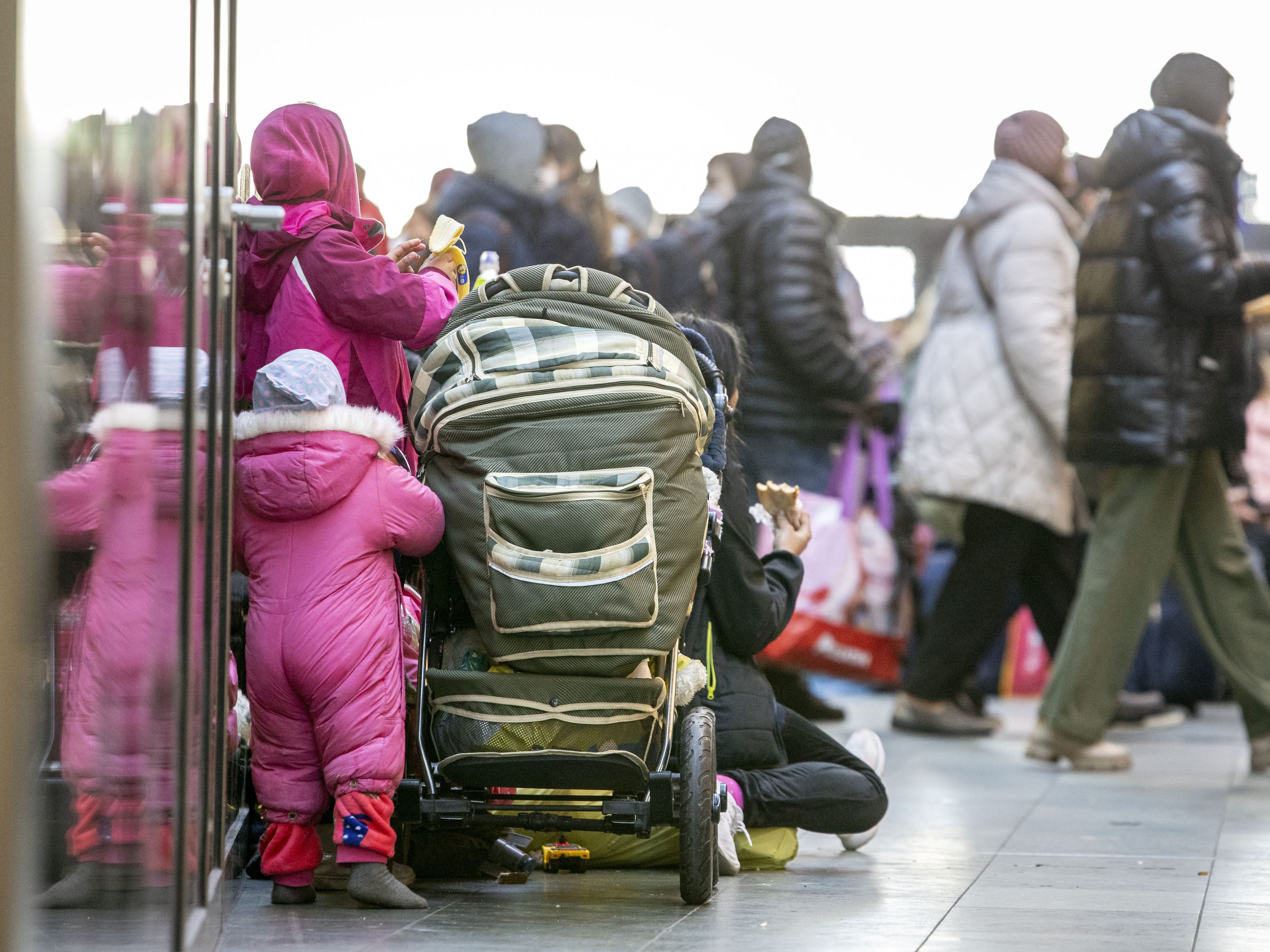 UNHCR: Mehr als 5,2 Millionen Ukrainer flüchteten. UNHCR: Mehr als 5,2 Millionen Ukrainer flüchteten.