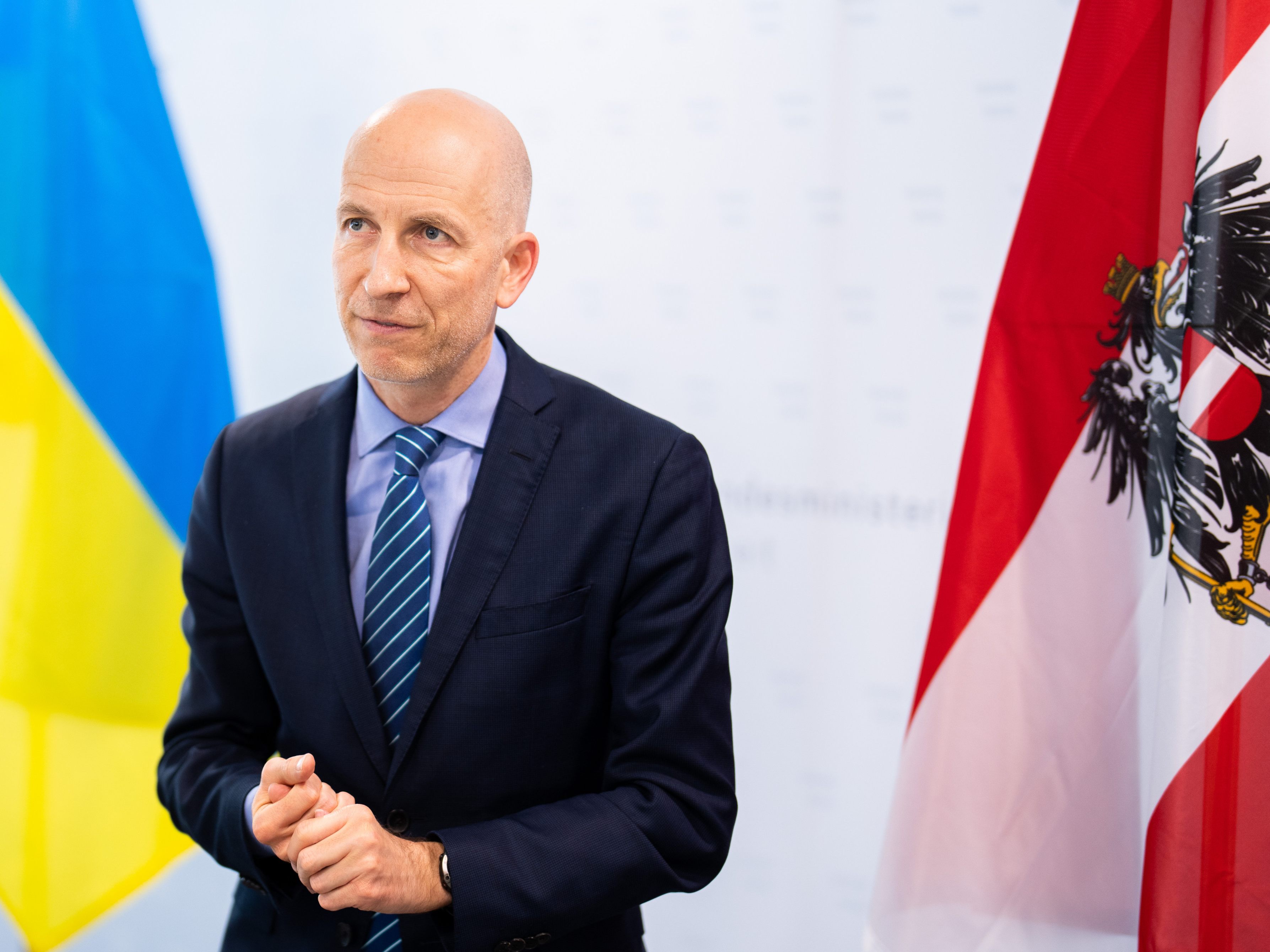 Kocher stellt rasche Integration ukrainischer Flüchtlinge in Aussicht.