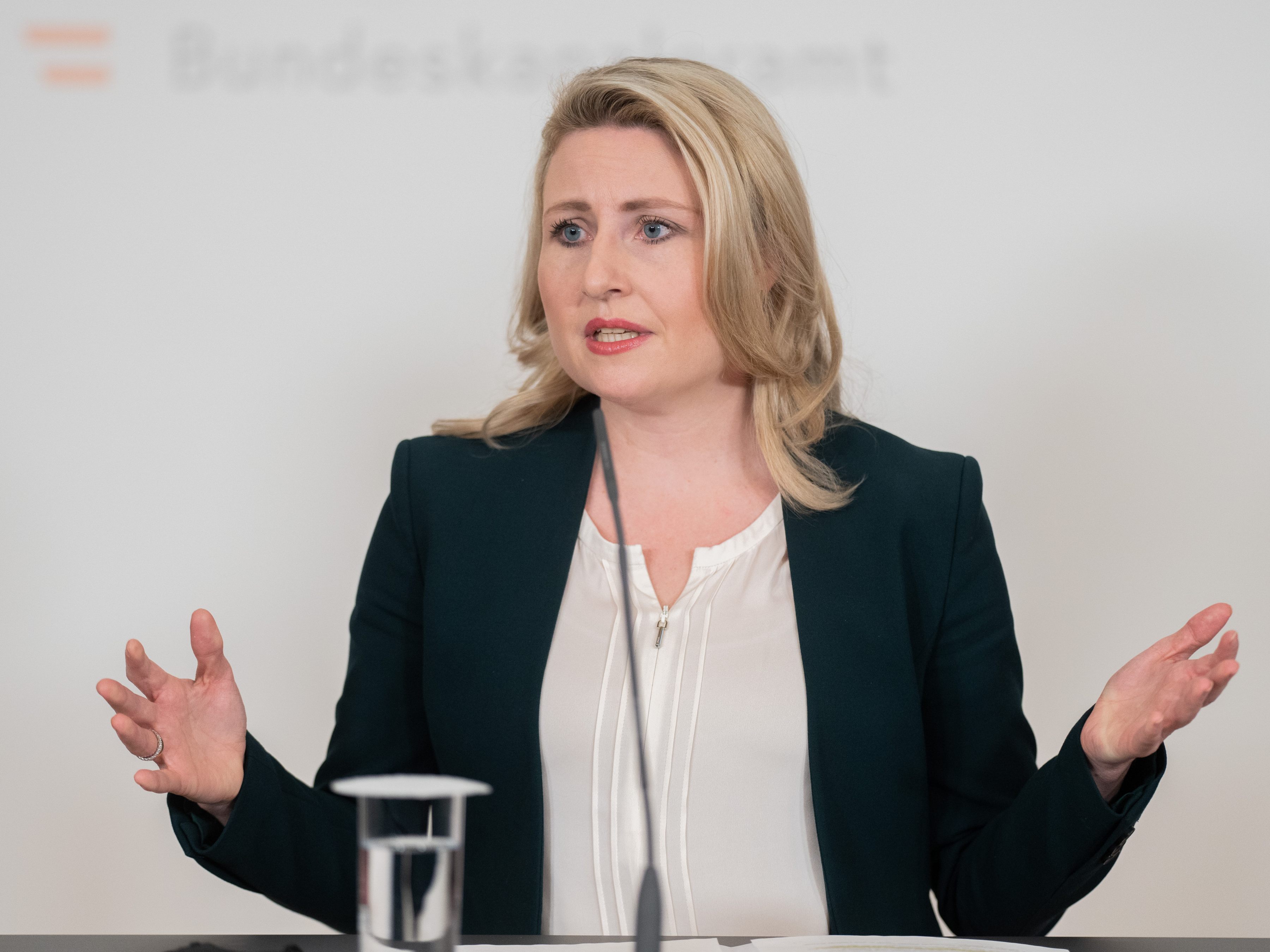 Familienministerin Susanne Raab (ÖVP) sieht die Ergebnisse der Untersuchung als Beleg für eine gelungene Familienpolitik Österreichs