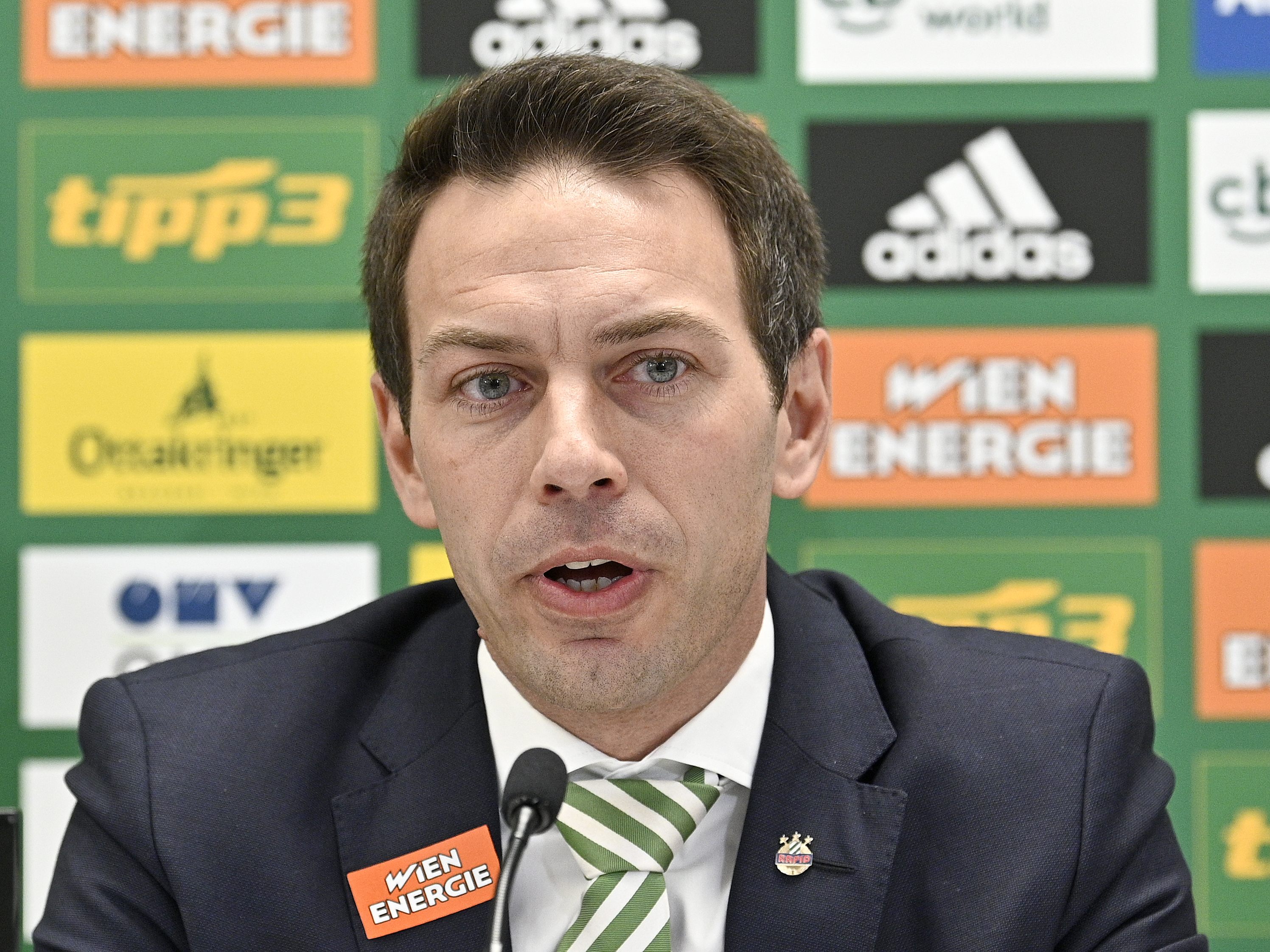 In den Gedanken von Rapid Wien spielt die Idee eines Blitzturniers während der Fußball-WM in Katar eine Rolle. In den Gedanken von Rapid Wien spielt die Idee eines Blitzturniers während der Fußball-WM in Katar eine Rolle.