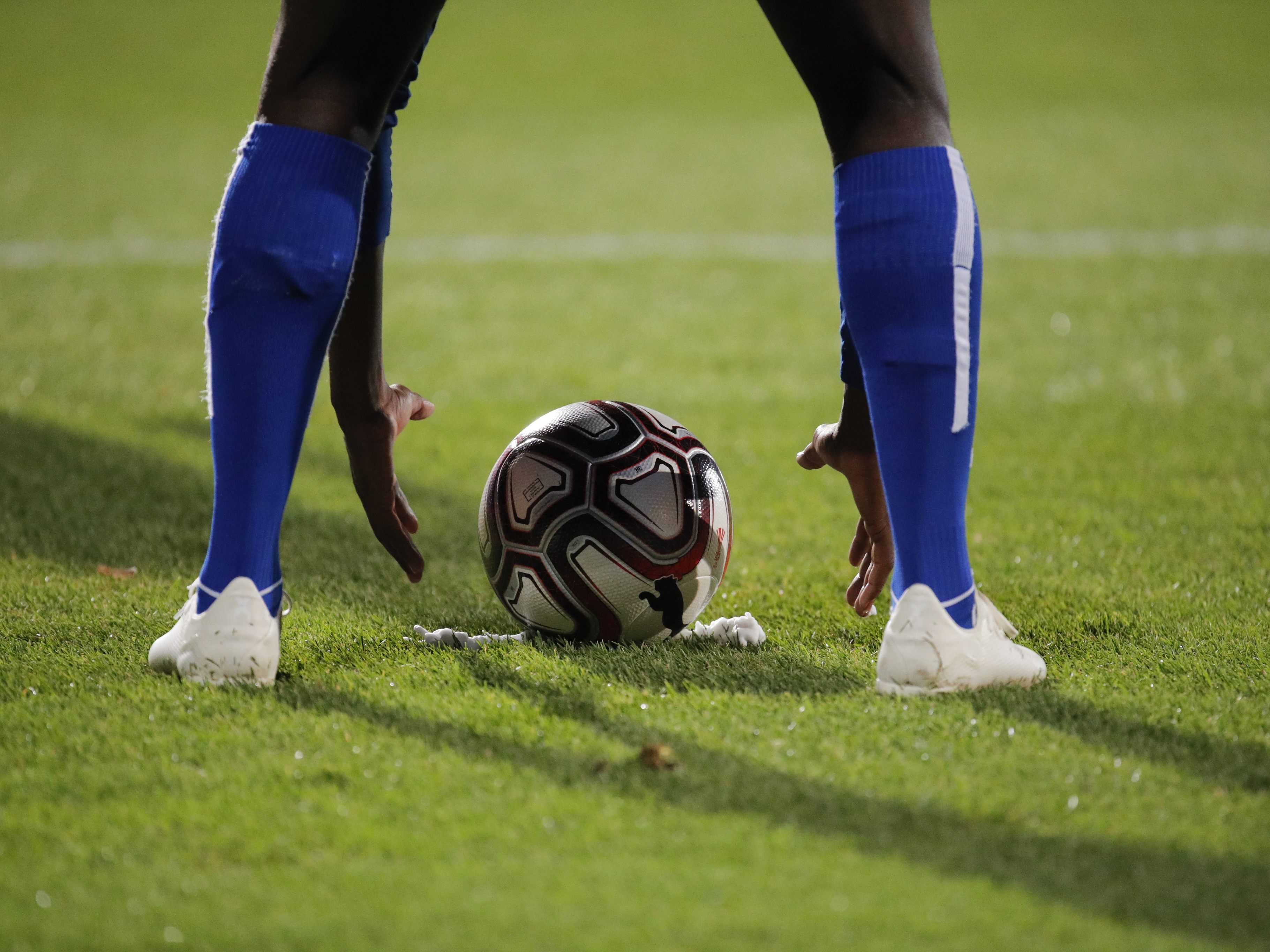Spieler soll bei Fußball-Partie SG United - SV Penzing in Wien-Favoriten von Zuschauer getreten worden sein. Spieler soll bei Fußball-Partie SG United - SV Penzing in Wien-Favoriten von Zuschauer getreten worden sein.