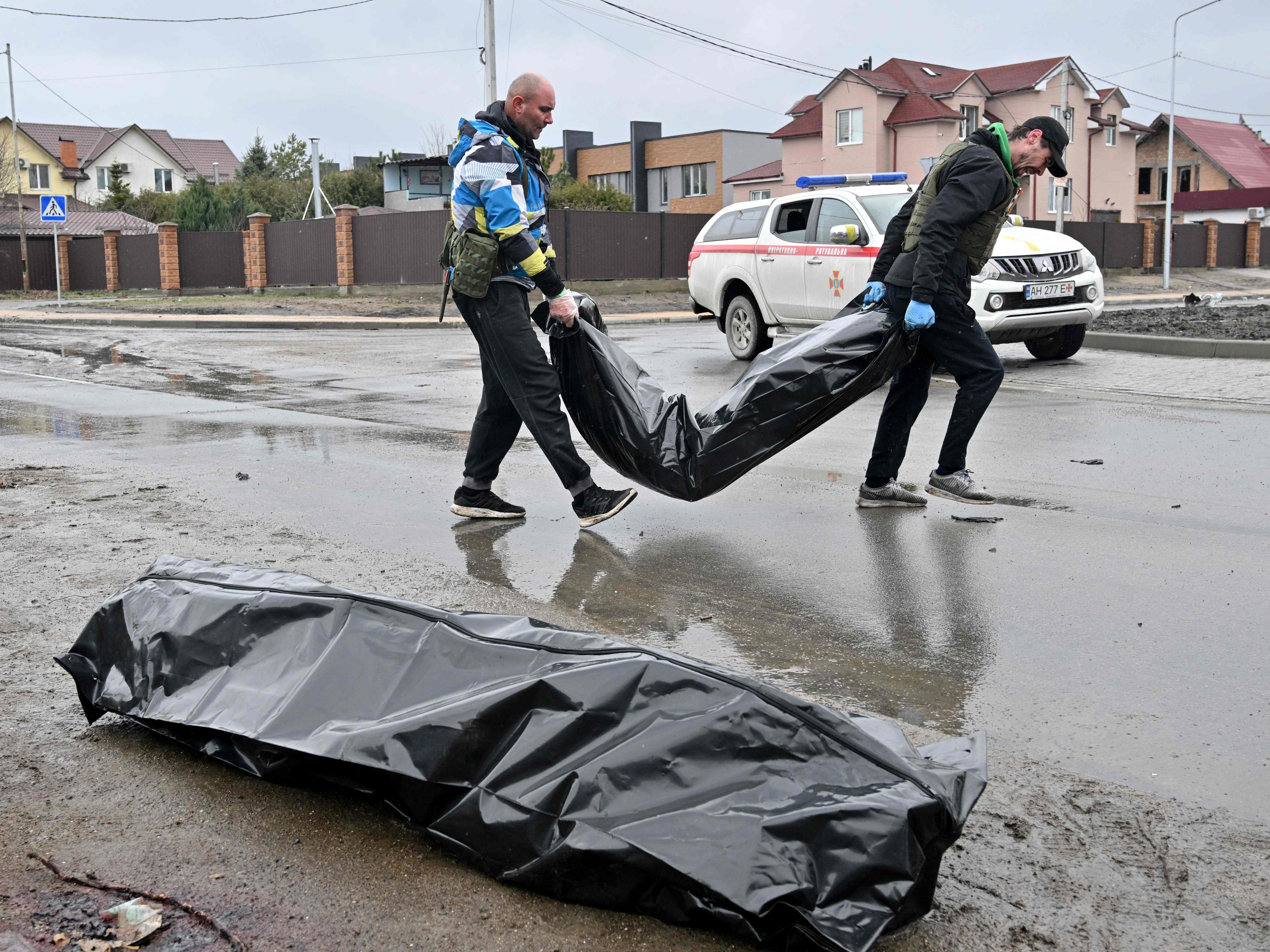 In der ukrainischen Stadt Butscha wurden Dutzende Tote auf den Straßen entdeckt.