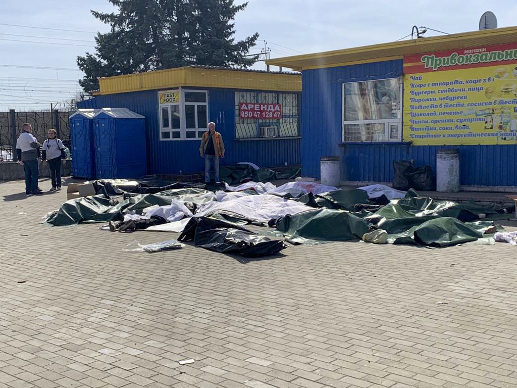 Bei dem Angriff auf den Bahnhof in Kramatorsk waren 50 Menschen getötet worden. Bei dem Angriff auf den Bahnhof in Kramatorsk waren 50 Menschen getötet worden.