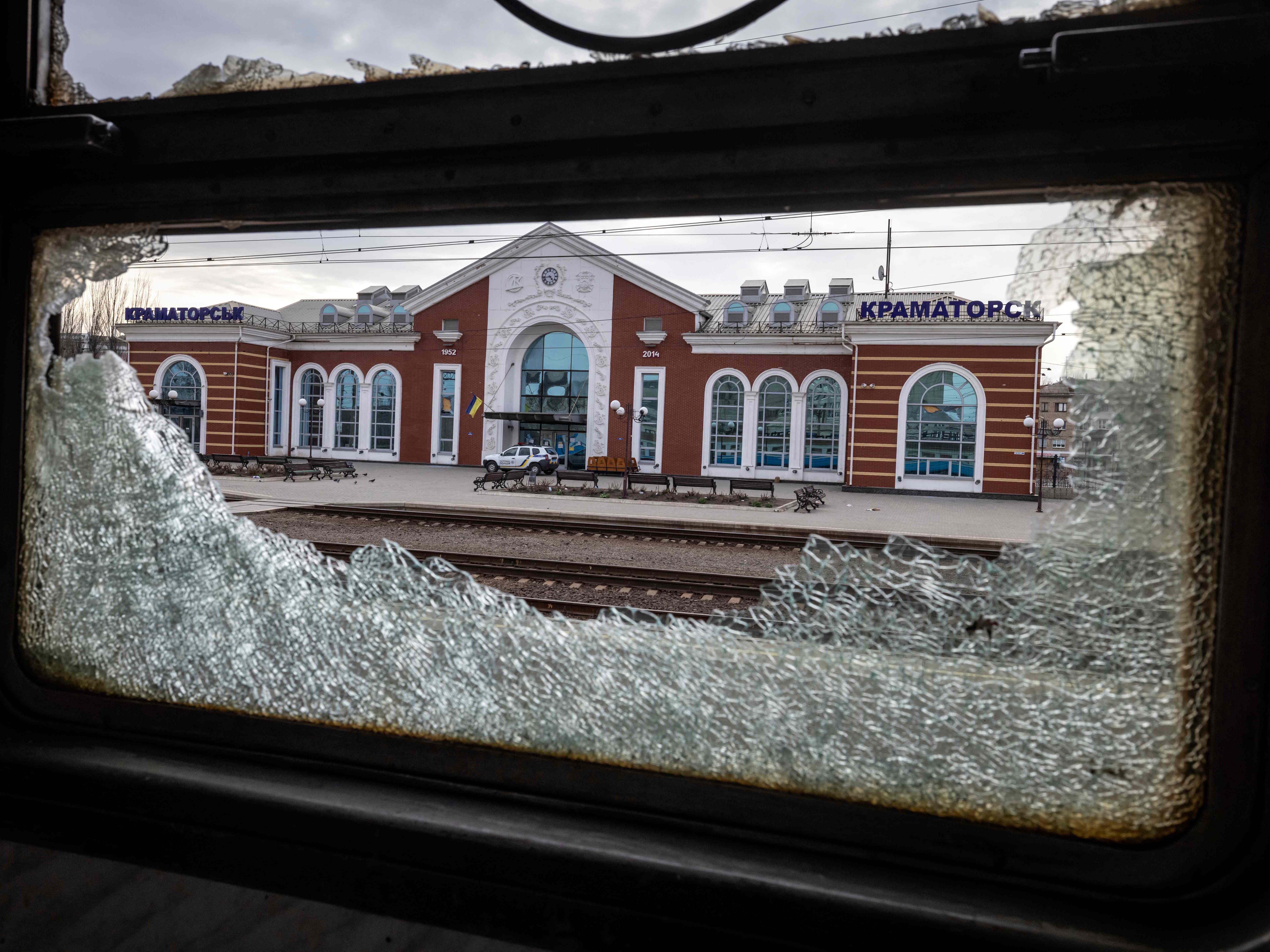 Bei dem Angriff auf den Bahnhof in Kramatorsk sind mindestens 50 Menschen getötet worden. Bei dem Angriff auf den Bahnhof in Kramatorsk sind mindestens 50 Menschen getötet worden.