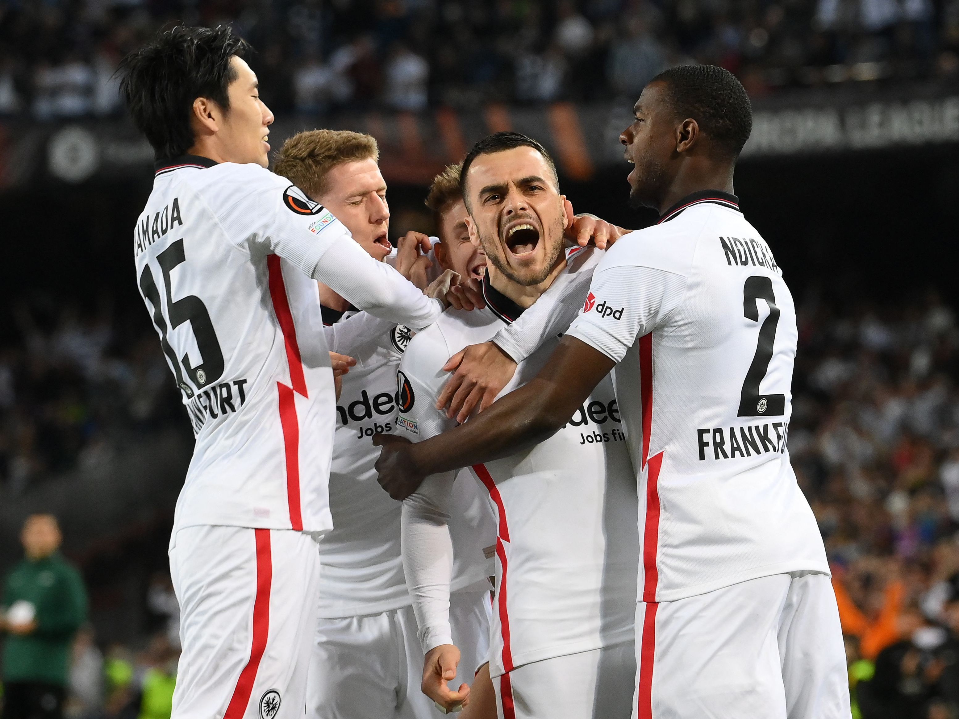 Filip Kostic und Co. feierten einen hochverdienten Sieg in Barcelona. Filip Kostic und Co. feierten einen hochverdienten Sieg in Barcelona.