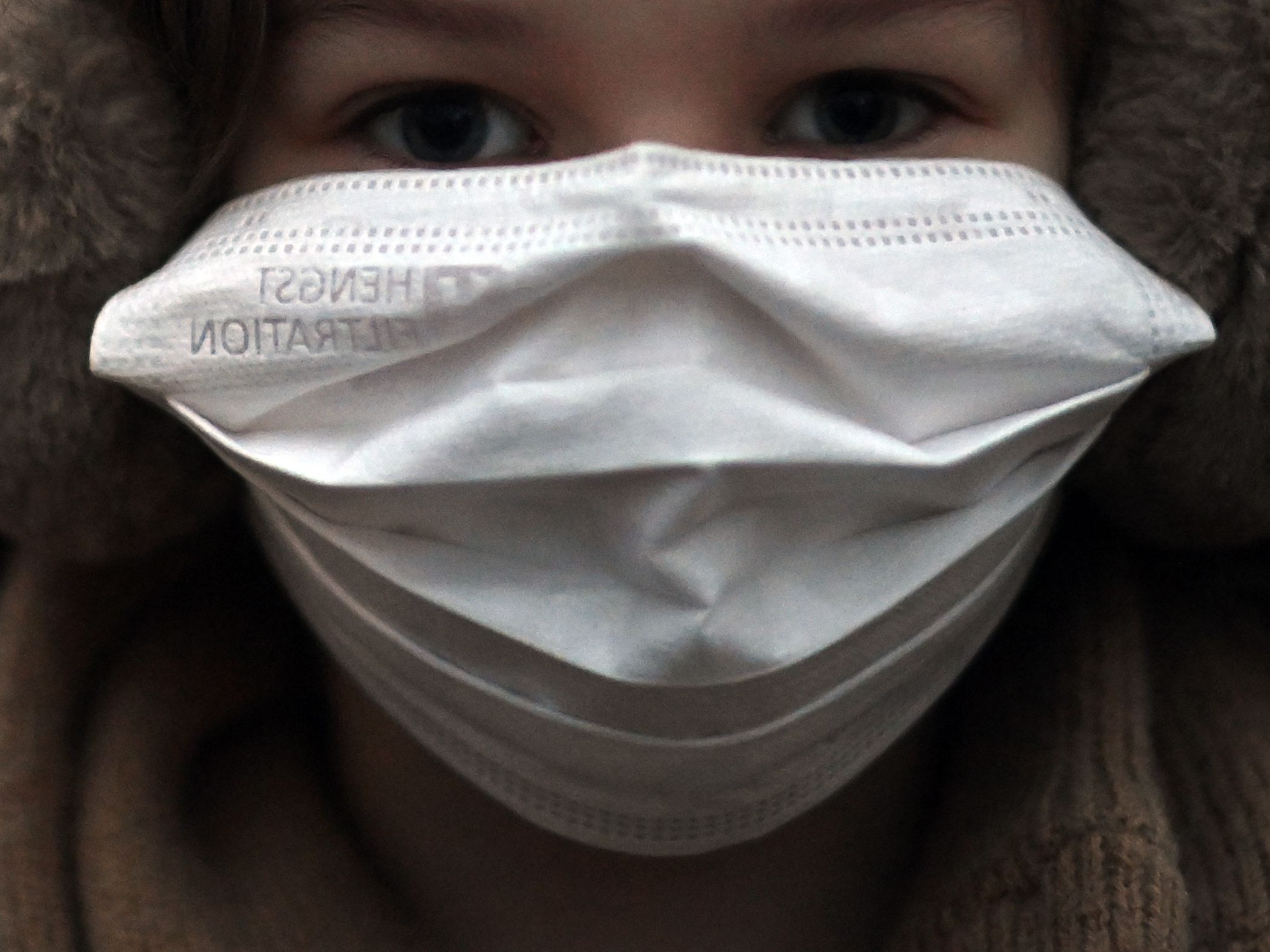 Die Masken in Schulen und Unis bleiben.