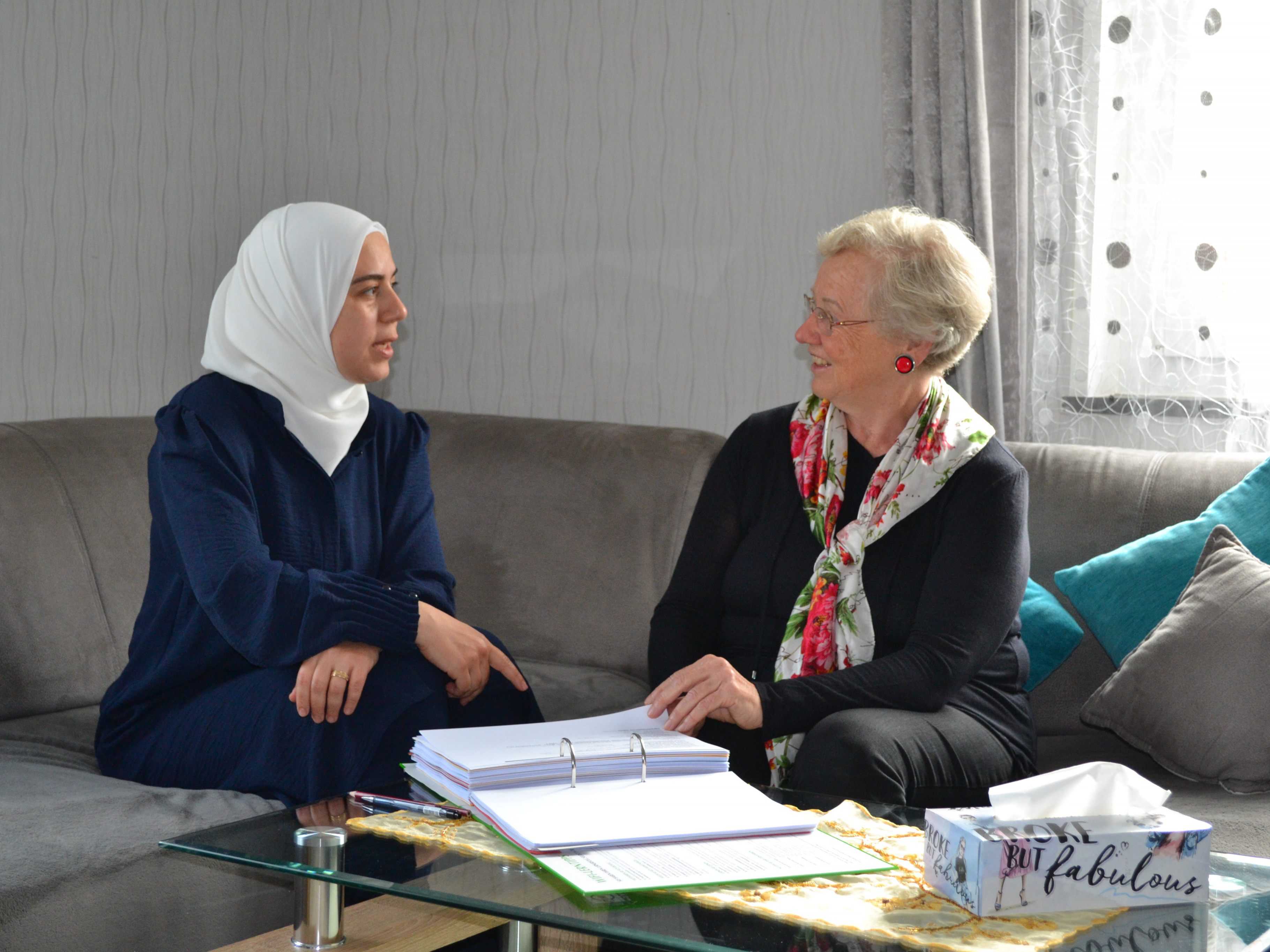 Alaa Alshikh und Maria Tschokel.