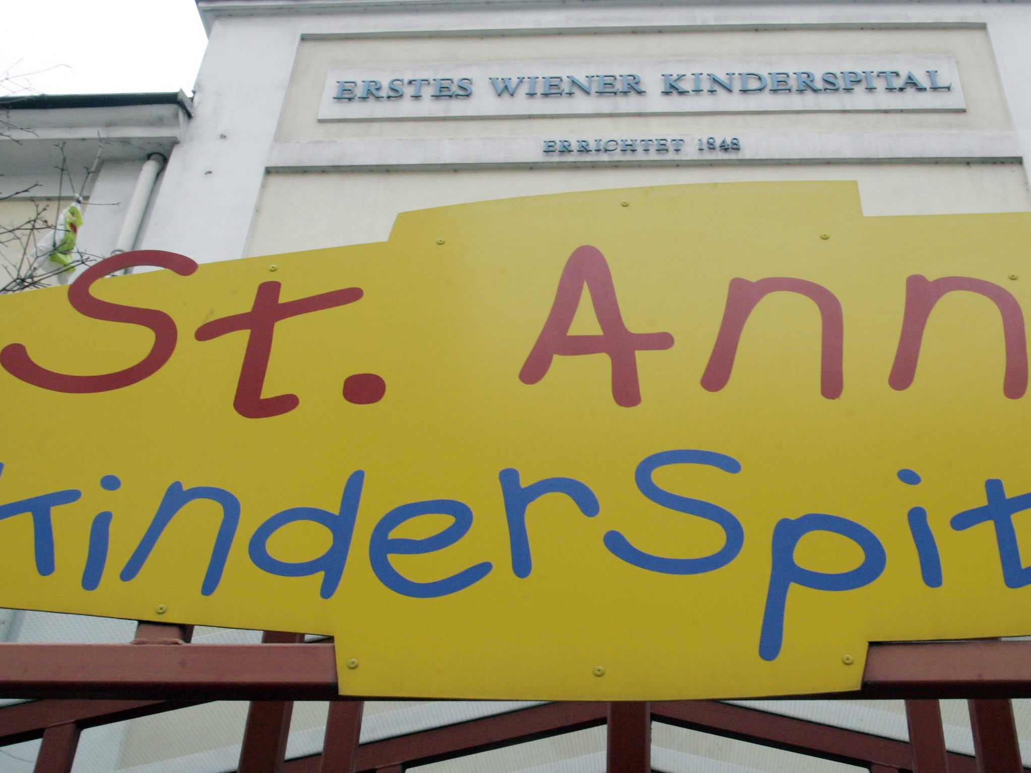 Österreich evakuierte zwei krebskranke Kinder aus der Ukraine. Österreich evakuierte zwei krebskranke Kinder aus der Ukraine.