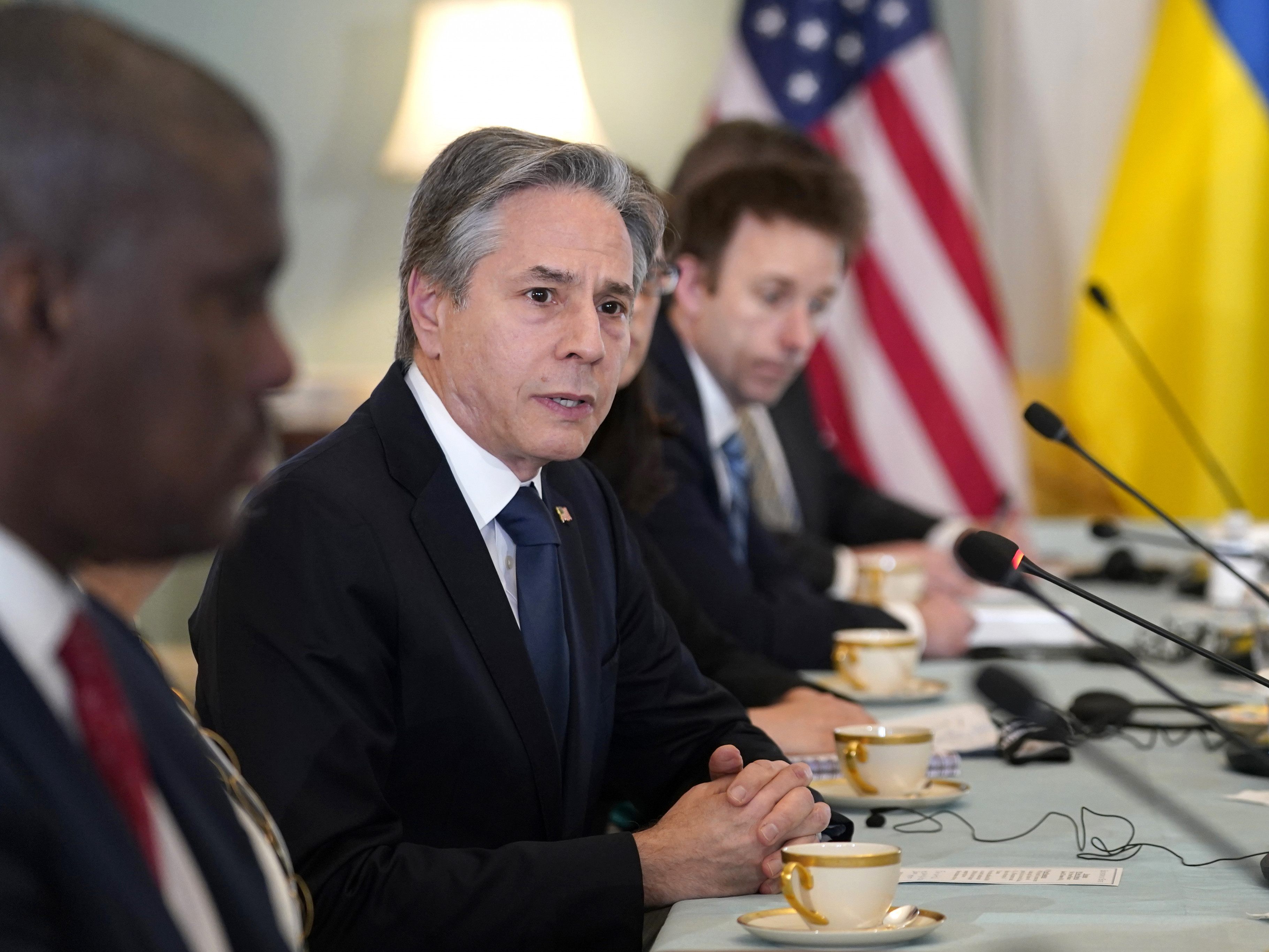 Die US-Minister Blinken und Austin sagten der Ukraine weitere finanzielle Hilfen zu. Die US-Minister Blinken und Austin sagten der Ukraine weitere finanzielle Hilfen zu.