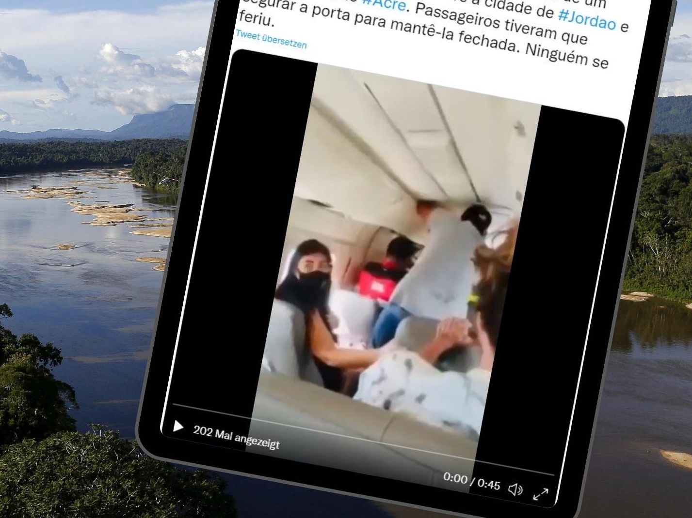 Horror-Flug über den Amazonas-Regenwald im Westen Brasiliens.