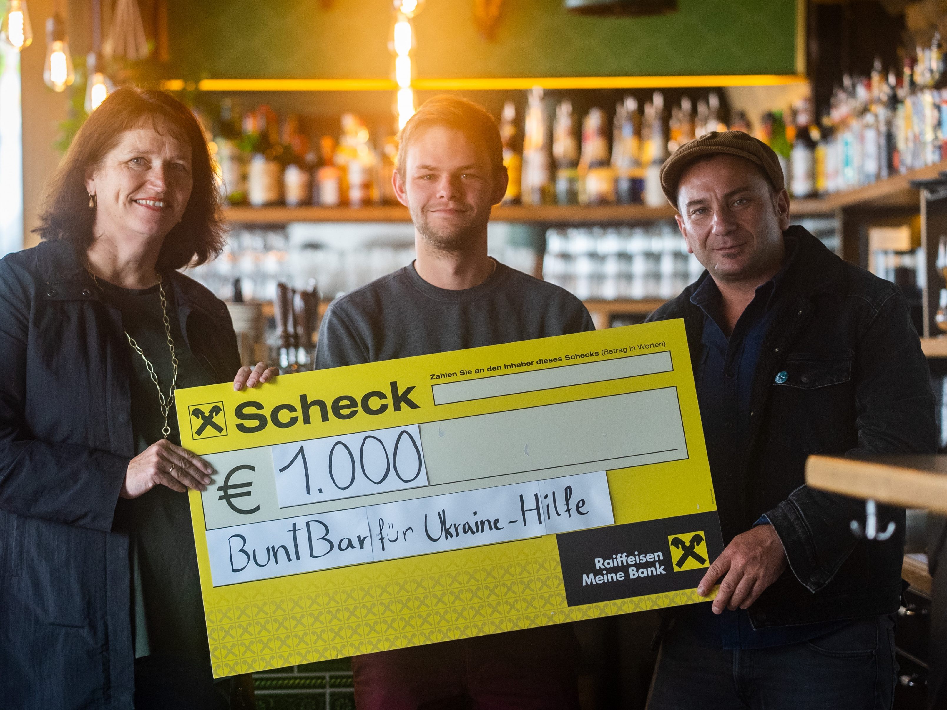 Elke Kager (Caritas) mit Gregor Plankensteiner und Nani Mock (Bunt Bar).