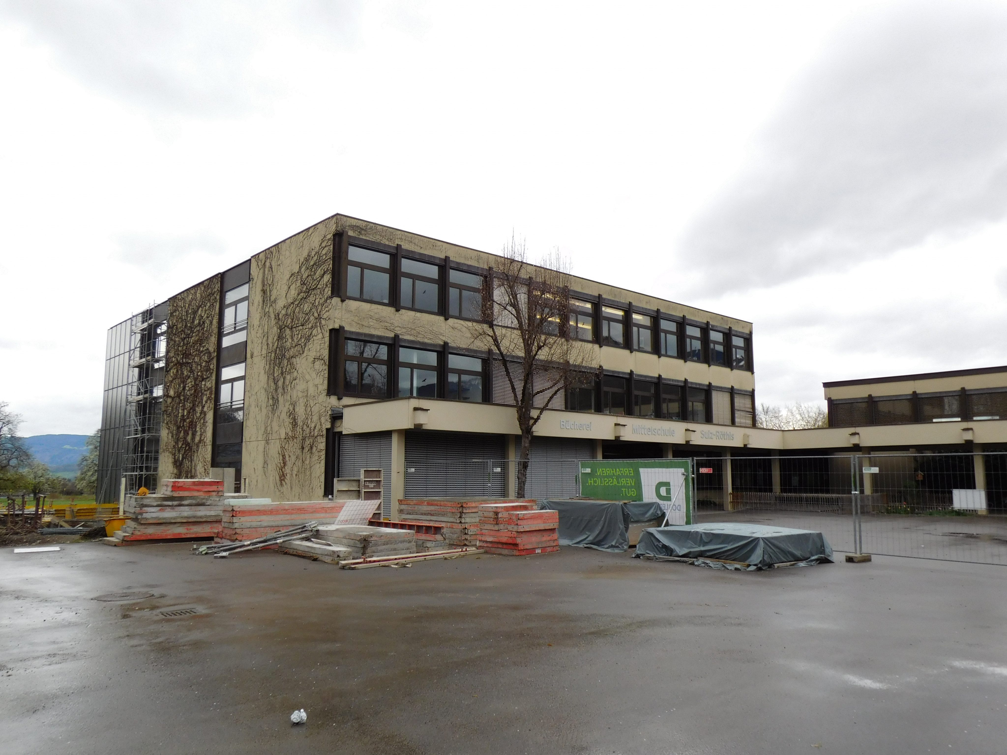 An der Mittelschule Sulz-Röthis starteten in den letzten Wochen die Arbeiten für die Generalsanierung An der Mittelschule Sulz-Röthis starteten in den letzten Wochen die Arbeiten für die Generalsanierung