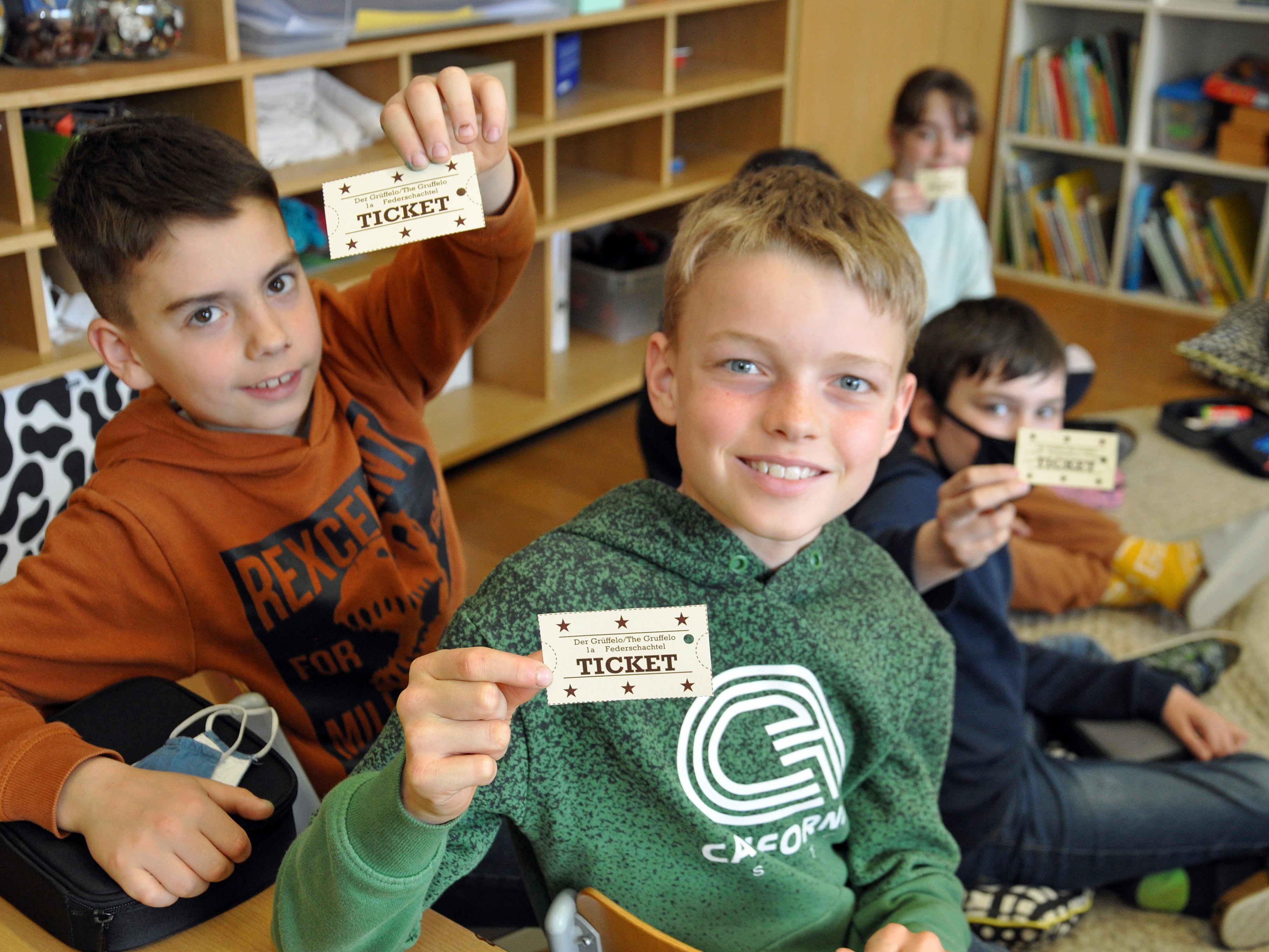 Die Schule hatte extra Kinokarten für das Lesekino am Lesetag gedruckt. Die Schule hatte extra Kinokarten für das Lesekino am Lesetag gedruckt.