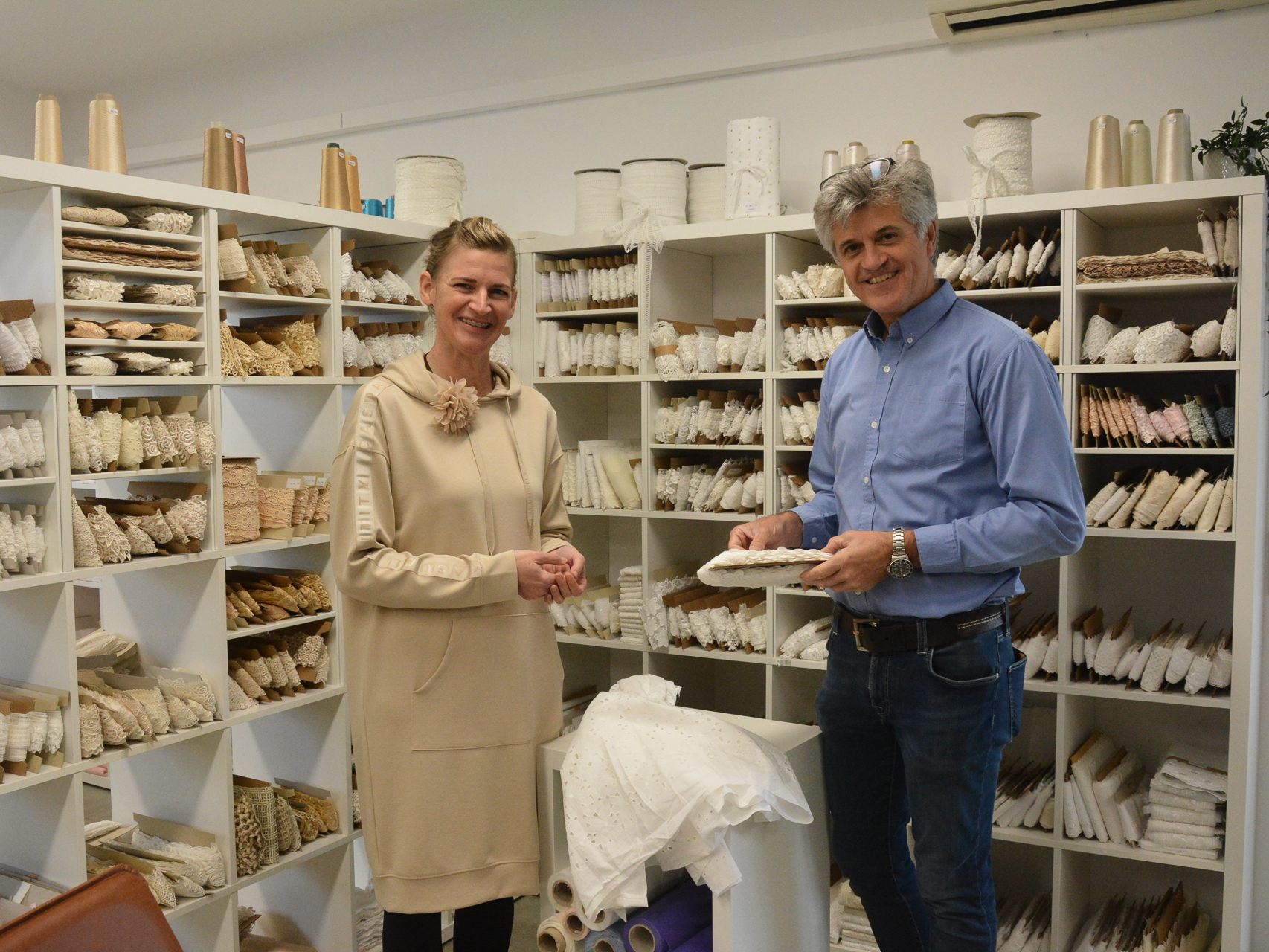 Doris Suppan (links) bringt kreativen Schwung in den neu eröffneten "Feinspitz" von Markus Natter (rechts). Doris Suppan (links) bringt kreativen Schwung in den neu eröffneten "Feinspitz" von Markus Natter (rechts).