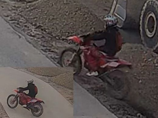 Die Polizei bittet um Hinweise zu diesem Motocross-Fahrer. Die Polizei bittet um Hinweise zu diesem Motocross-Fahrer.