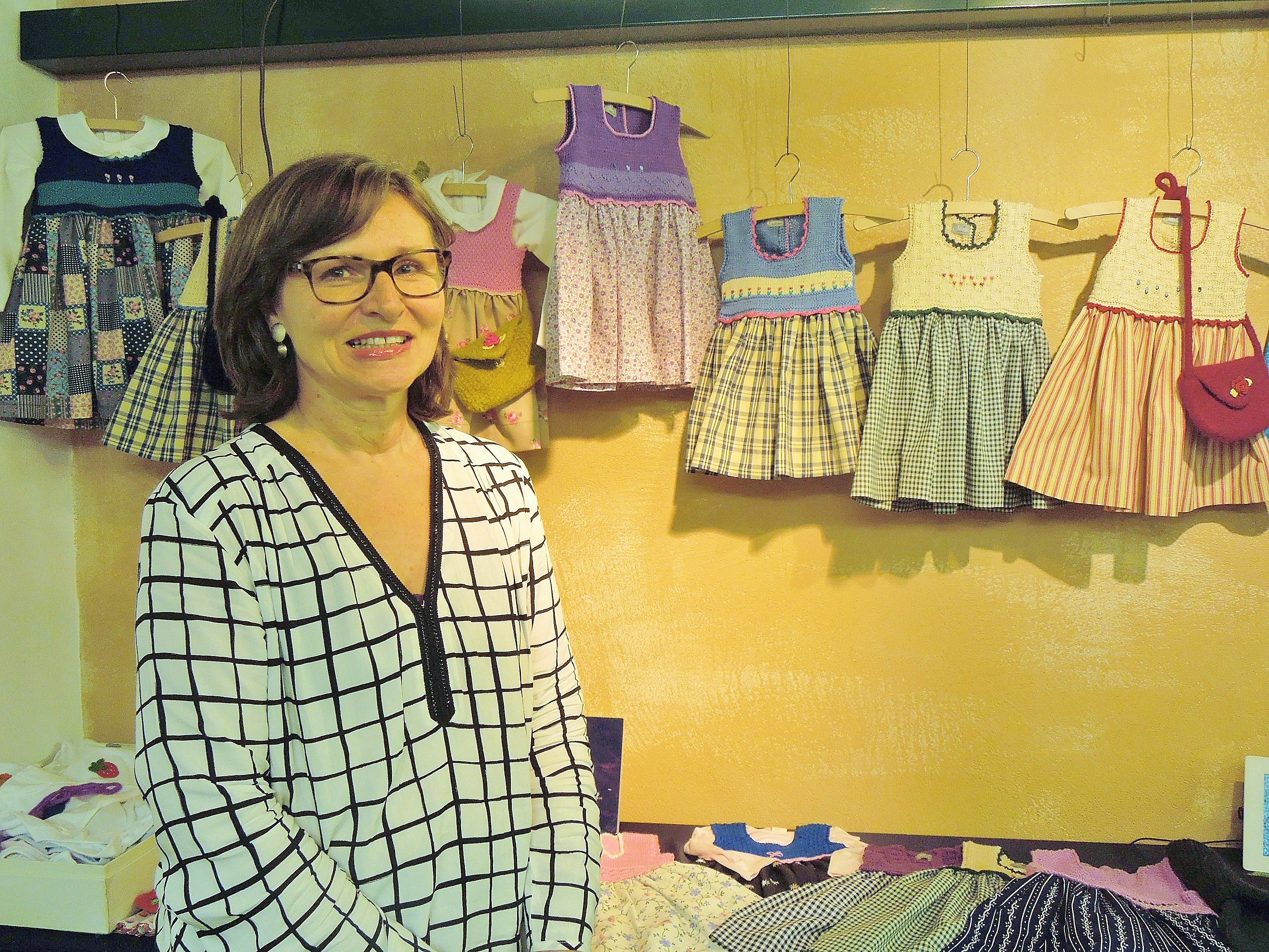 Auch Doris Hagen ist mit ihren wunderschönen Handarbeiten auf dem Frühlingsmarkt im Freudenhaus vertreten.