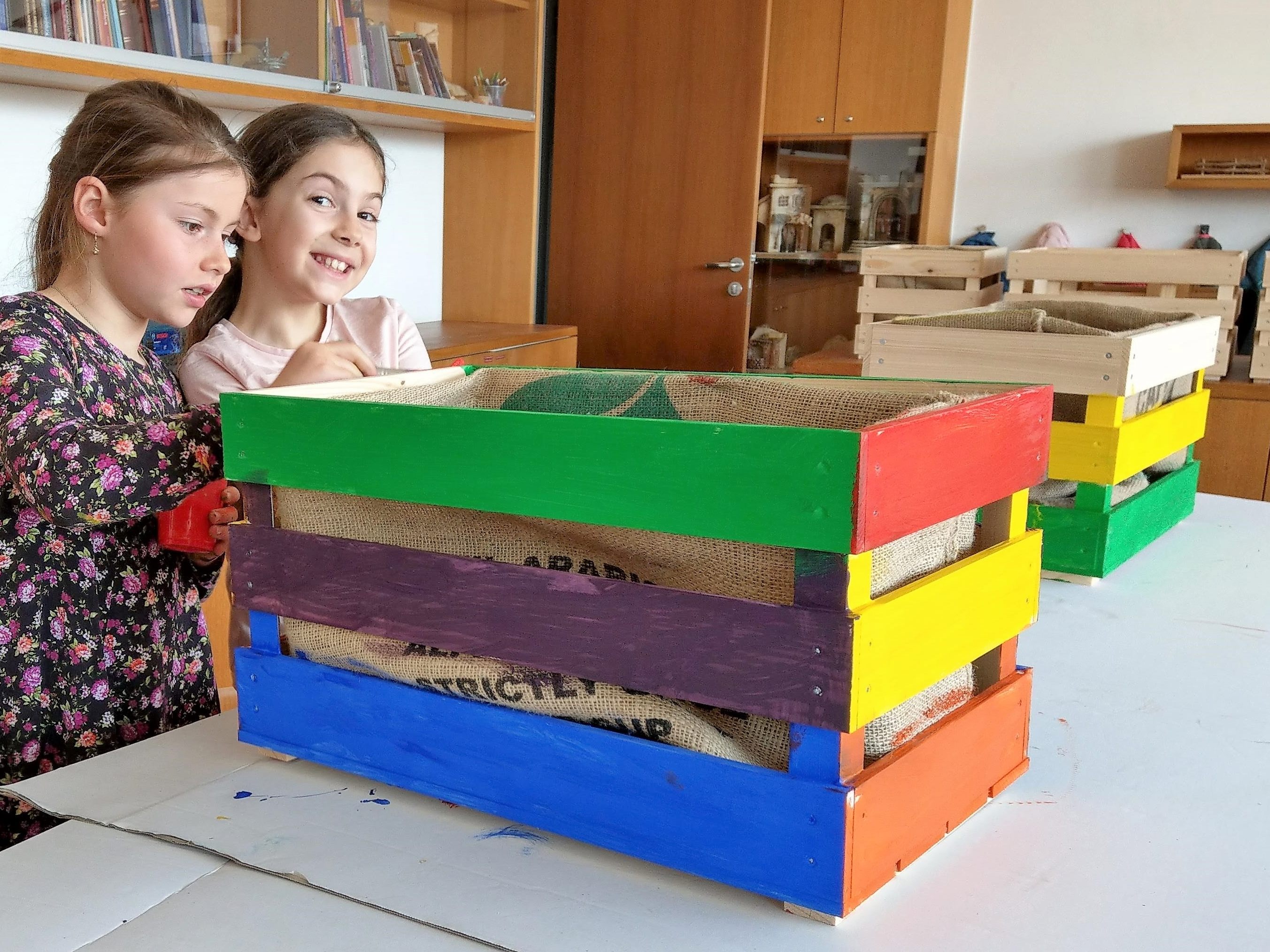 Kids der VS Buch legten kürzlich den Grundstein für den eigenen Garten im Kleinformat. Kids der VS Buch legten kürzlich den Grundstein für den eigenen Garten im Kleinformat.