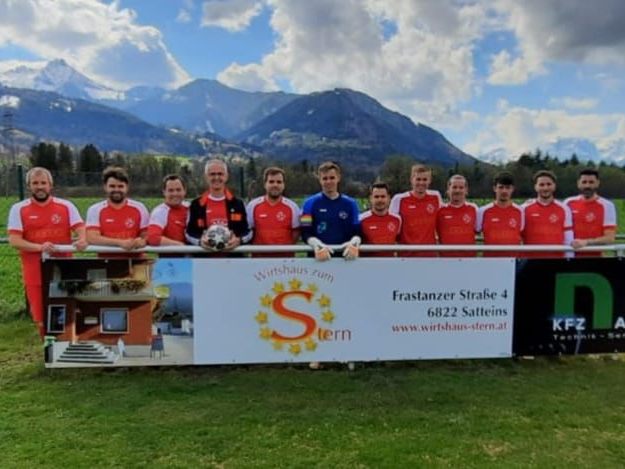 Spannendes Oberlandderby mit Überraschungsbesuch des Osterhasen in der Sattaaser Au