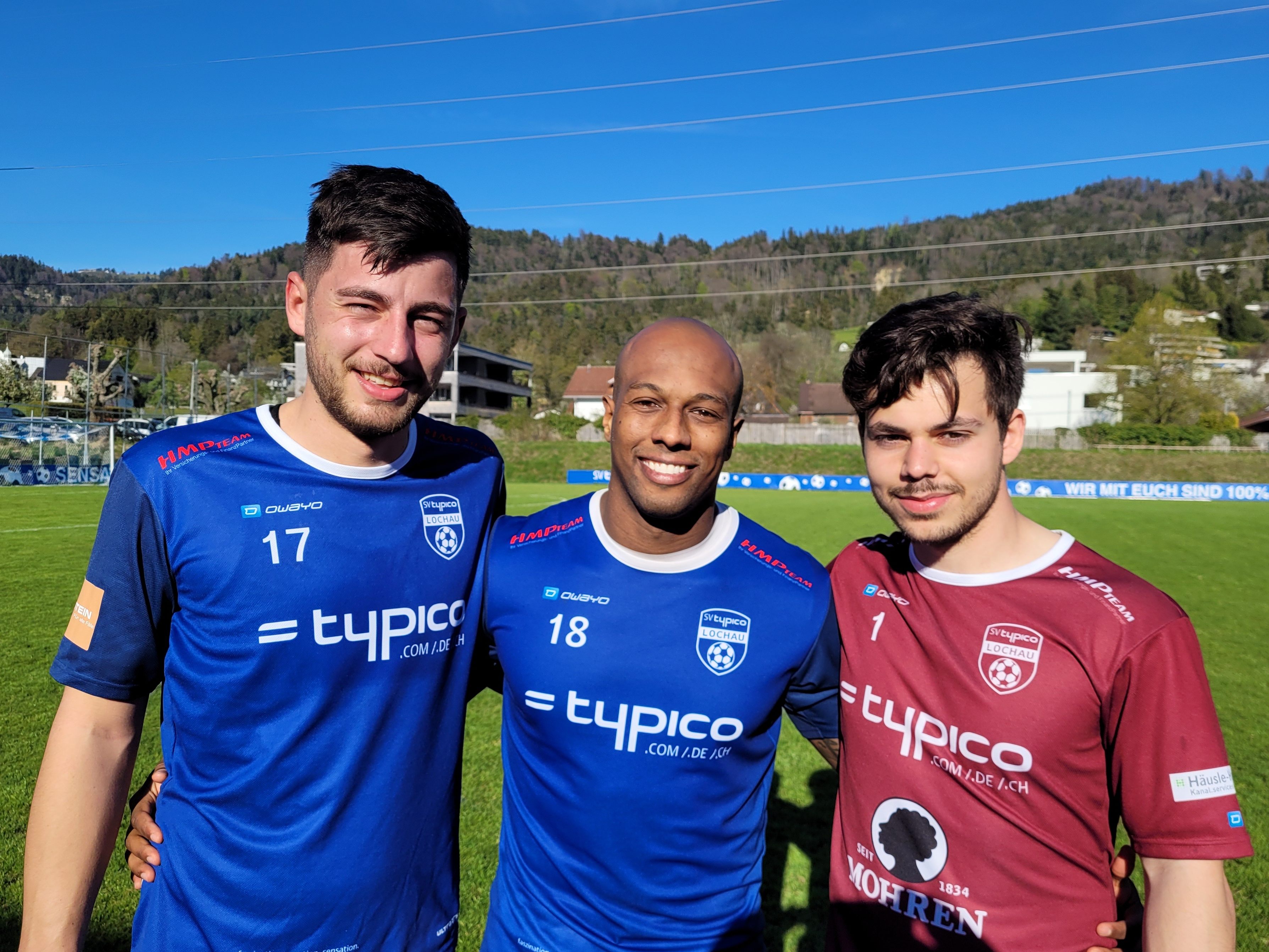 Sie sorgten für den ersten Heimsieg des SV typico Lochau im Frühjahr 2022: Kapitän Fabio Feldkircher und Stürmer Ygor Carvalho Vieira als Torschützen sowie Sandro Eichhübl als bewährter Tormann.