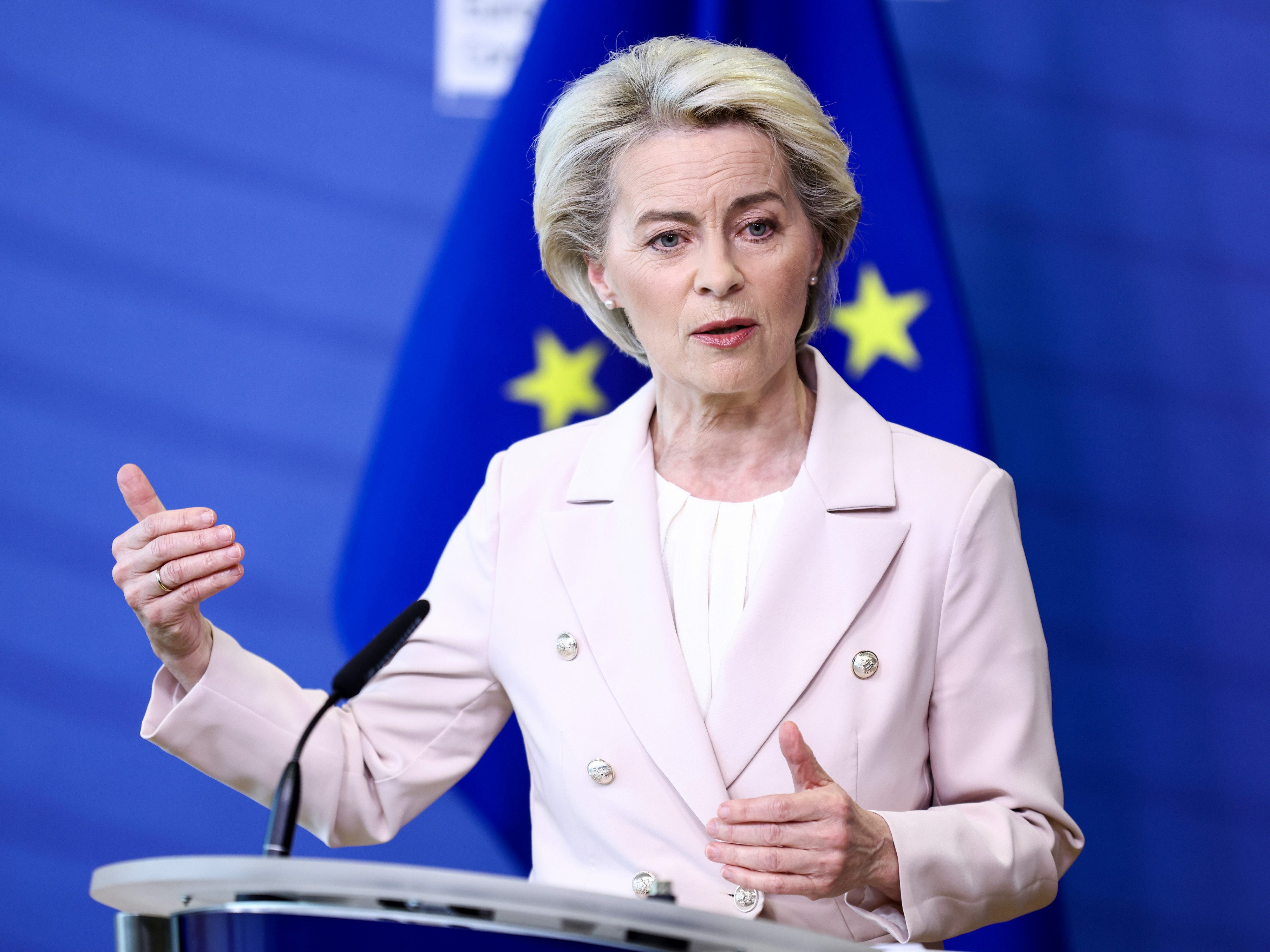 EU-Kommissionschefin Von der Leyen sieht den Beginn einer neuen Phase der Pandemie EU-Kommissionschefin Von der Leyen sieht den Beginn einer neuen Phase der Pandemie