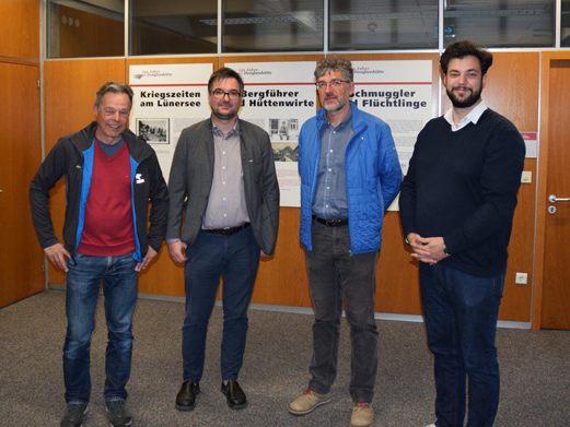 vlnr.: Andreas Schmid (Obmann Alpenverein), Christof Thöny, Michael Kaspar (Obmann Geschichtsverein), Cenk Dogan (Kulturstadtrat) vlnr.: Andreas Schmid (Obmann Alpenverein), Christof Thöny, Michael Kaspar (Obmann Geschichtsverein), Cenk Dogan (Kulturstadtrat)
