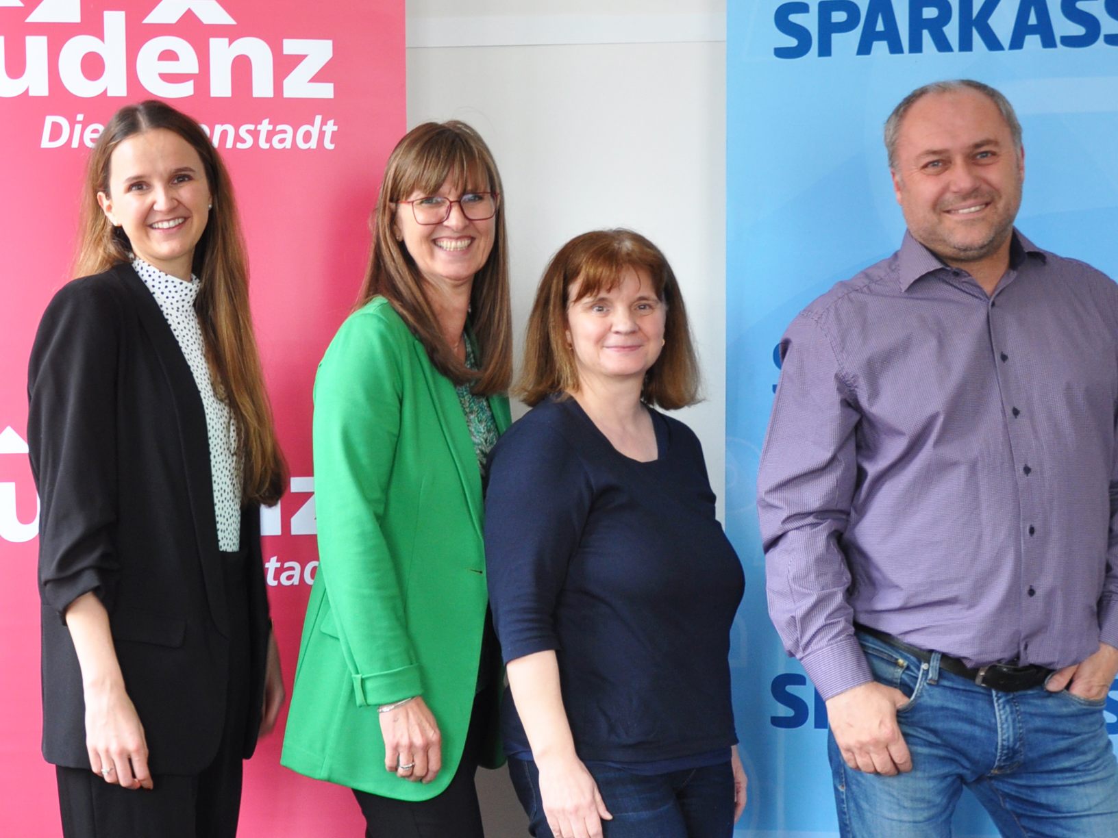 v.li.: Das Team im neuen Büro: Karin Achleitner, Christina Scheel, Geschäftsführerin Natascha Arzberger und Thomas Laterner. v.li.: Das Team im neuen Büro: Karin Achleitner, Christina Scheel, Geschäftsführerin Natascha Arzberger und Thomas Laterner.