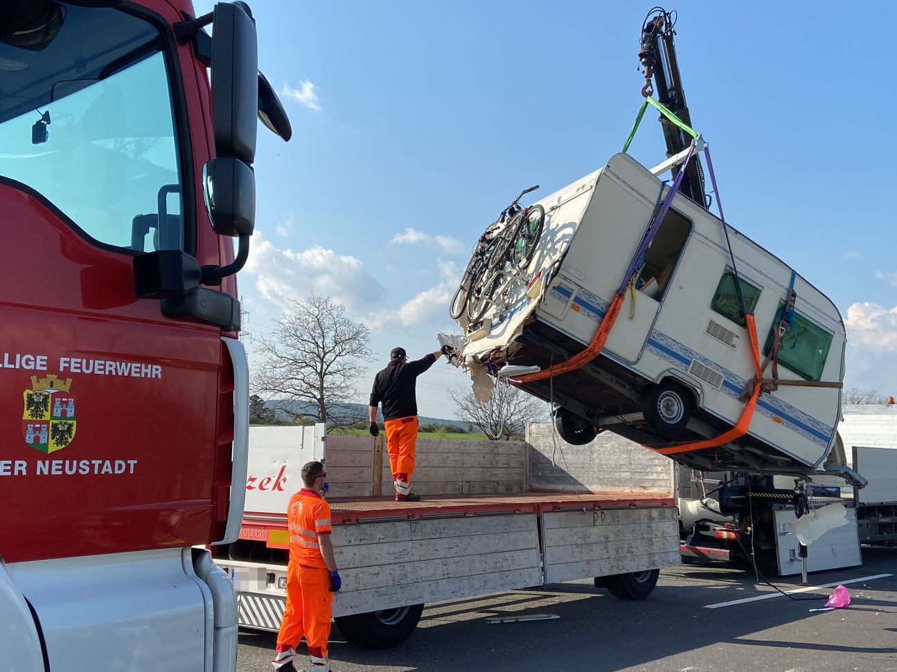 Am Freitag kam es zu einem schweren Unfall mit einem Wohnmobil auf der Südautobahn A2 Richtung Wien.
