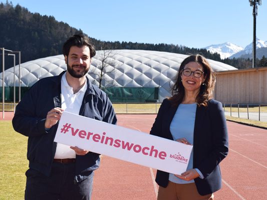 Andrea Mallitsch und Cenk Dogan präsentieren die Vereinswoche Credits: Andrea Mallitsch und Cenk Dogan präsentieren die Vereinswoche Credits: