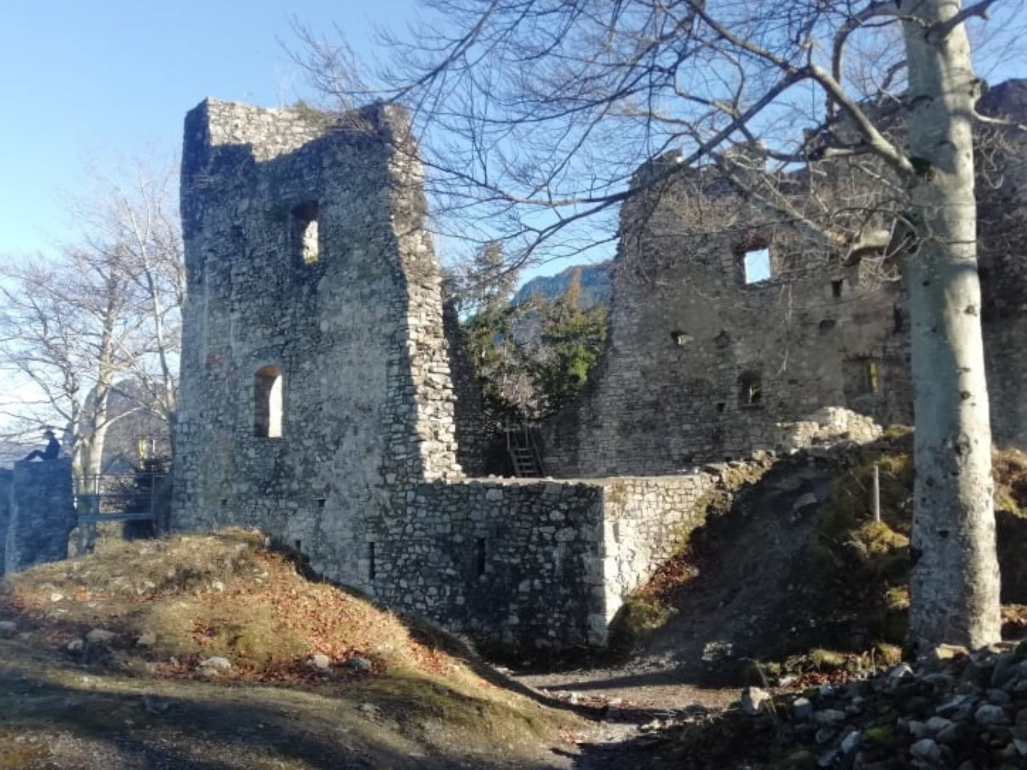 Neben Sanierungsarbeiten sind auch in diesem Jahr wieder verschiedene Events in der Burgruine Alt-Ems vorgesehen Neben Sanierungsarbeiten sind auch in diesem Jahr wieder verschiedene Events in der Burgruine Alt-Ems vorgesehen