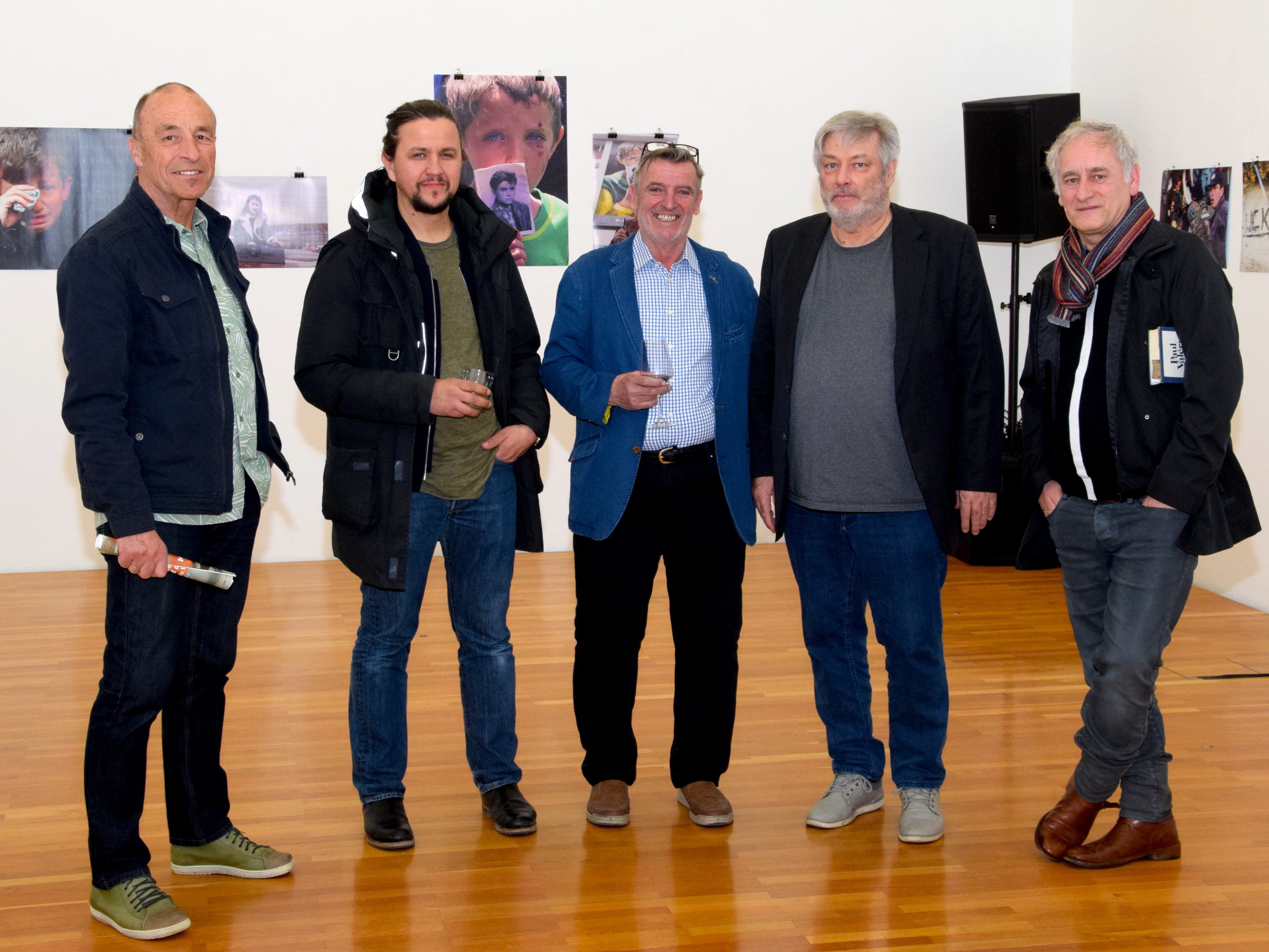 Noch bis Karsamstag, 16. April 2022, ist in der Galerie allerArt eine berührende Ausstellung von Hazir Reka zu sehen. Noch bis Karsamstag, 16. April 2022, ist in der Galerie allerArt eine berührende Ausstellung von Hazir Reka zu sehen.