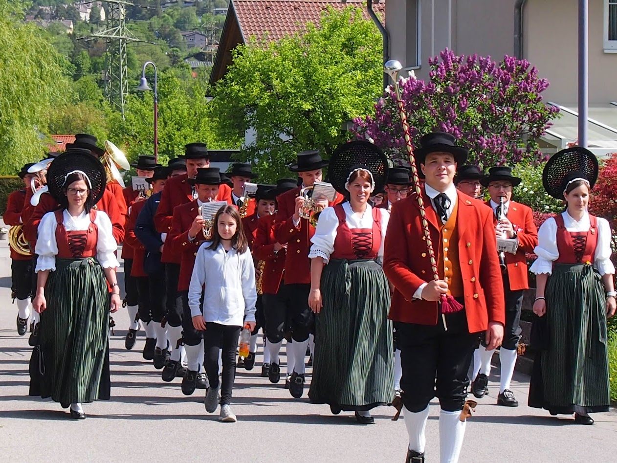 Die Harmoniemusik beim letzten Maiblasen in Bürs