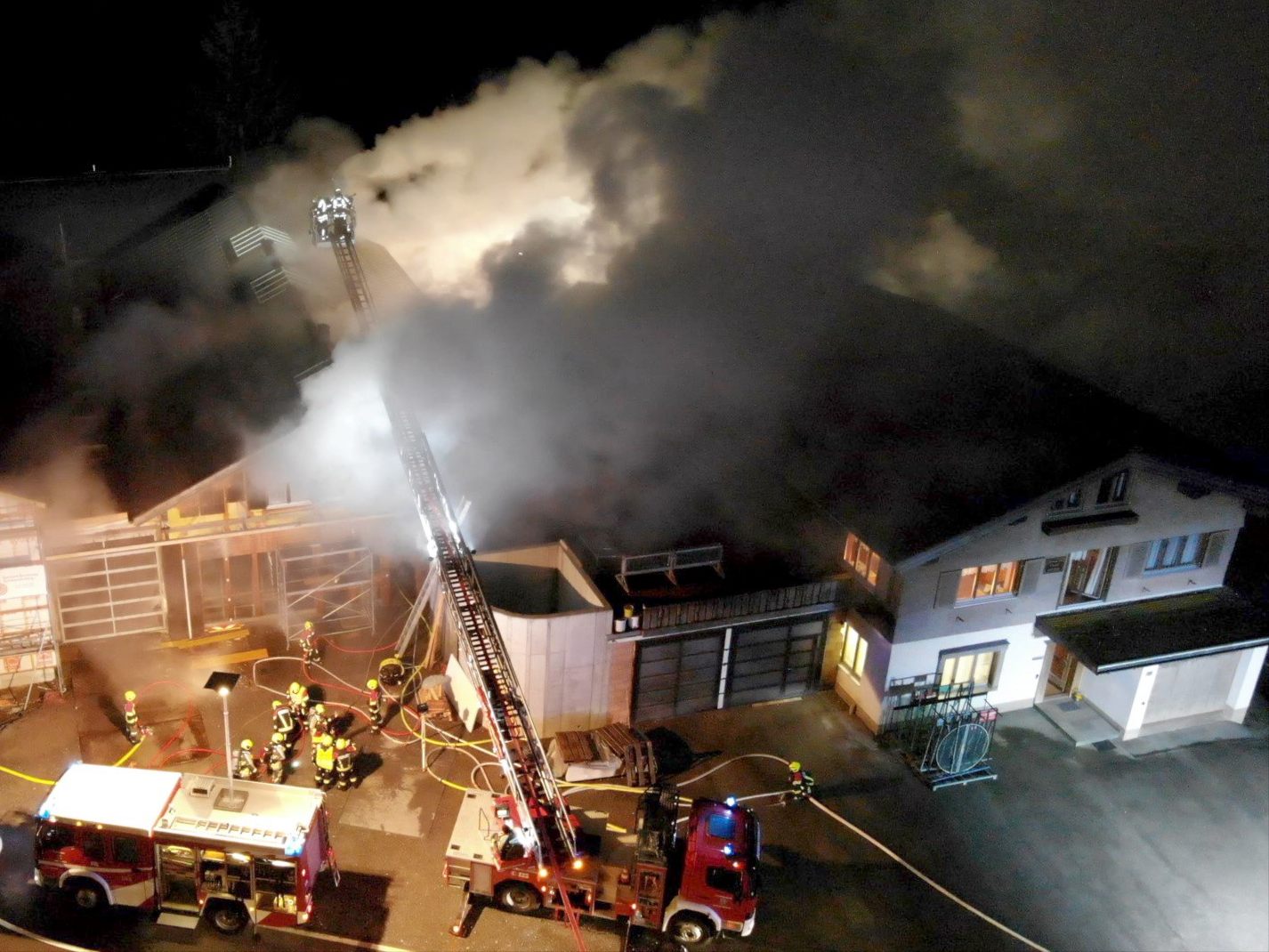 Am Dienstagabend kam es in Schoppernau zu einem Brand. Am Dienstagabend kam es in Schoppernau zu einem Brand.